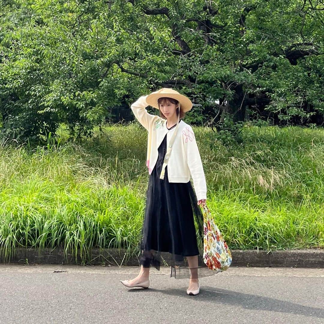 飯島望未さんのインスタグラム写真 - (飯島望未Instagram)「Straw hat & summer cardigan by @foxco_kaori  Black dress @chikakisada」6月20日 22時06分 - nozo0806