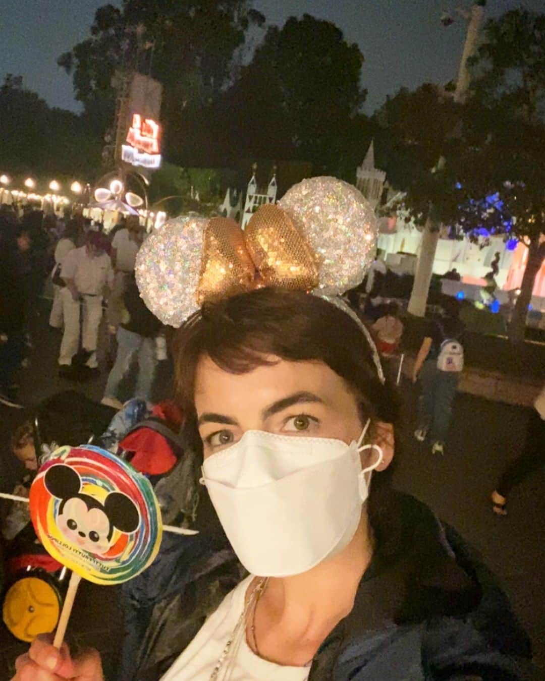 カミーラ・ベルさんのインスタグラム写真 - (カミーラ・ベルInstagram)「Do not take me to the Happiest Place on Earth. I get really really happy. (Especially when celebrating a special someone’s 6th grade graduation). 🎉🎉🎉🎉🎉🎉🎉🎉🎉🎉🎉🎉🎉🎉🎉🎉🎉🎉🎉」6月21日 0時50分 - camillabelle