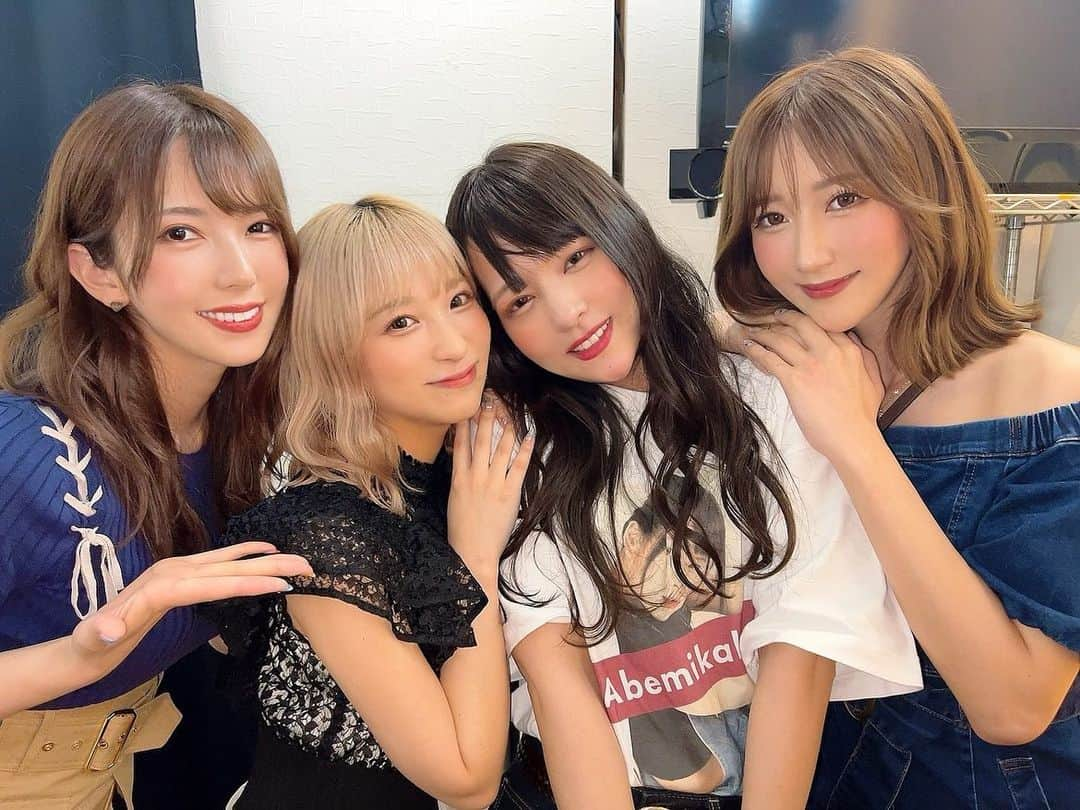 大槻ひびきさんのインスタグラム写真 - (大槻ひびきInstagram)「あべちゃん 10周年&引退お疲れ様イベント 行ってきました🥰  真っ赤な綺麗なお花は はなしごとさん@hanashigoto87  ありがとうございました🌸」6月21日 2時17分 - yanhibi0221