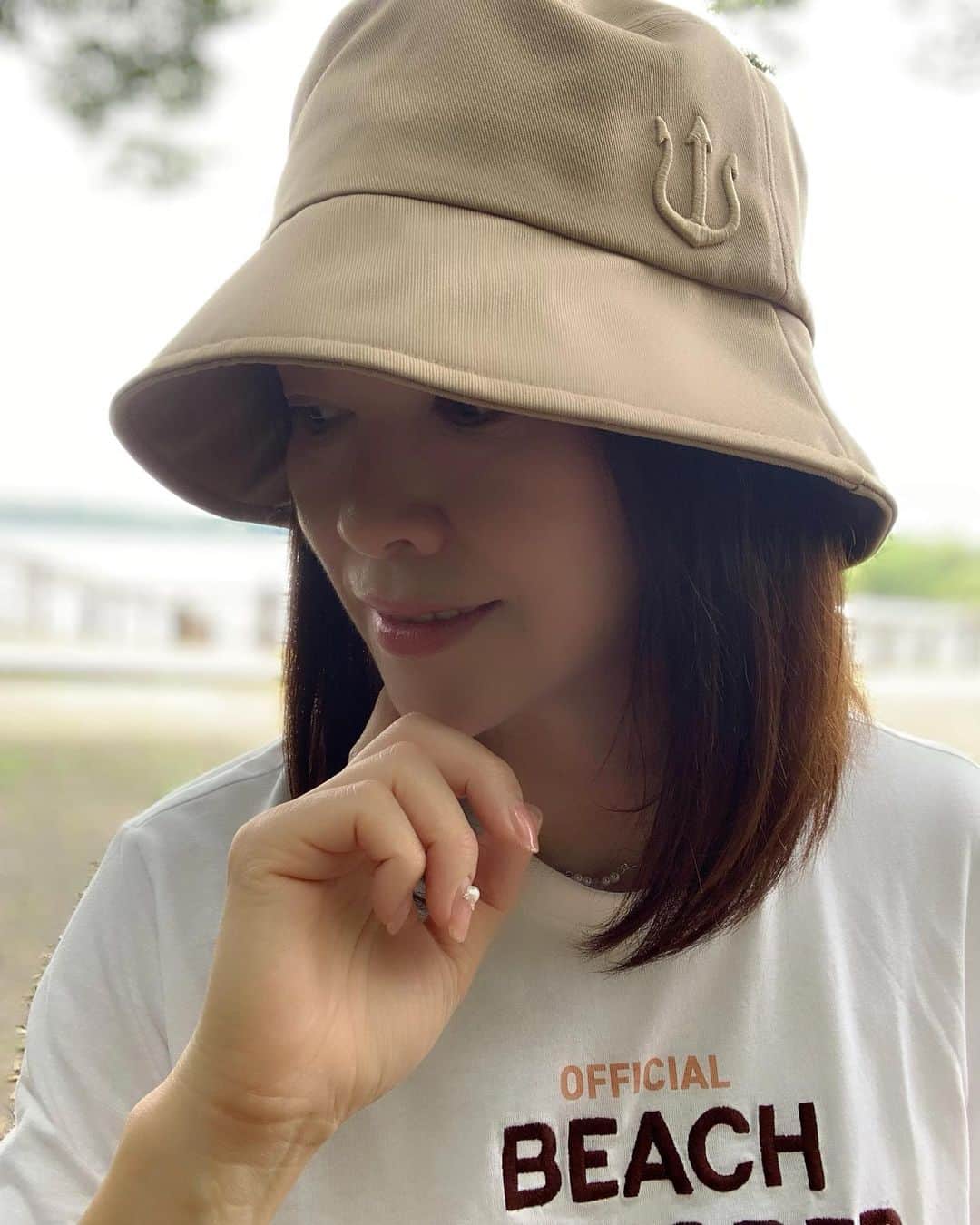 田中悦子さんのインスタグラム写真 - (田中悦子Instagram)「おはよー❣️  昨日のコーデだよ❣️  今、めっちゃお気に入りの帽子は 韓国のアパレルブランド 【VERUTUM】 @verutum_japan   VERUTUMは2015年韓国で生まれ 韓国の有名タレントやBTSのメンバーも愛用しているんだよ❣️  日本でも今年の３月に販売が開始したの❣️  シルエットがキレイで オシャレ💕  Tシャツでも、ワンピでも なんにでも合いそうだから これからいろんなコーデで 楽しもうっ❣️🥰😙  #verutum #cap #帽子 #バケットハット #headwear  #韓国ファッション #bts愛用 #ストリートファッション #コーデ #カジュアルコーデ #大人女子 #大人女子コーデ」6月21日 6時34分 - etsuko.reborn25