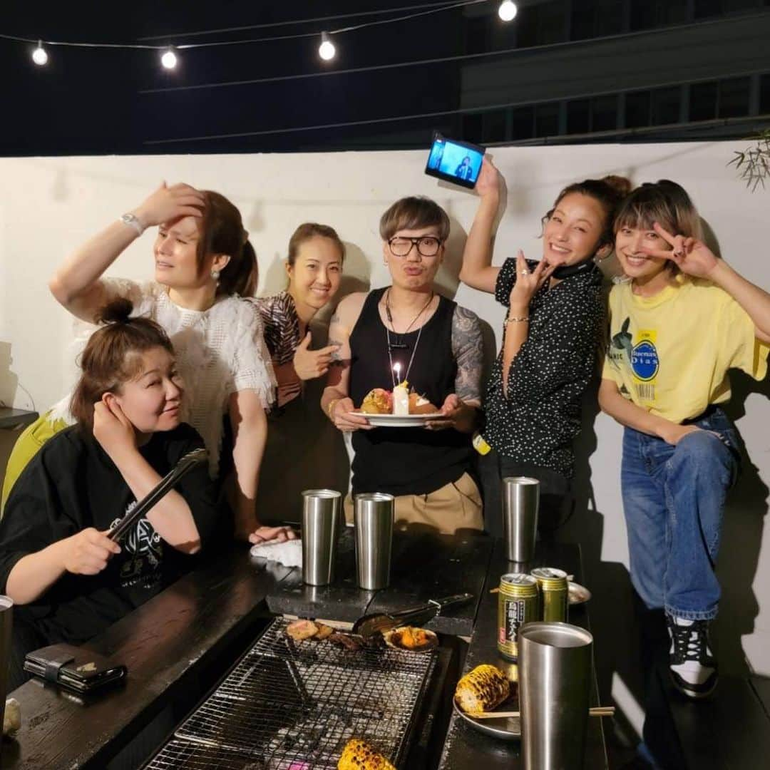 西山茉希さんのインスタグラム写真 - (西山茉希Instagram)「#6月の生誕会 #夜空の下で #観戦と乾杯  6人6色。  #とにかく笑い隊 #爆笑の寄り道 #結末の無い毎度 #次は7月の生誕会  こーぺー、 おめでとう❤️🎂❤️」6月21日 9時33分 - maki.nshiyama50