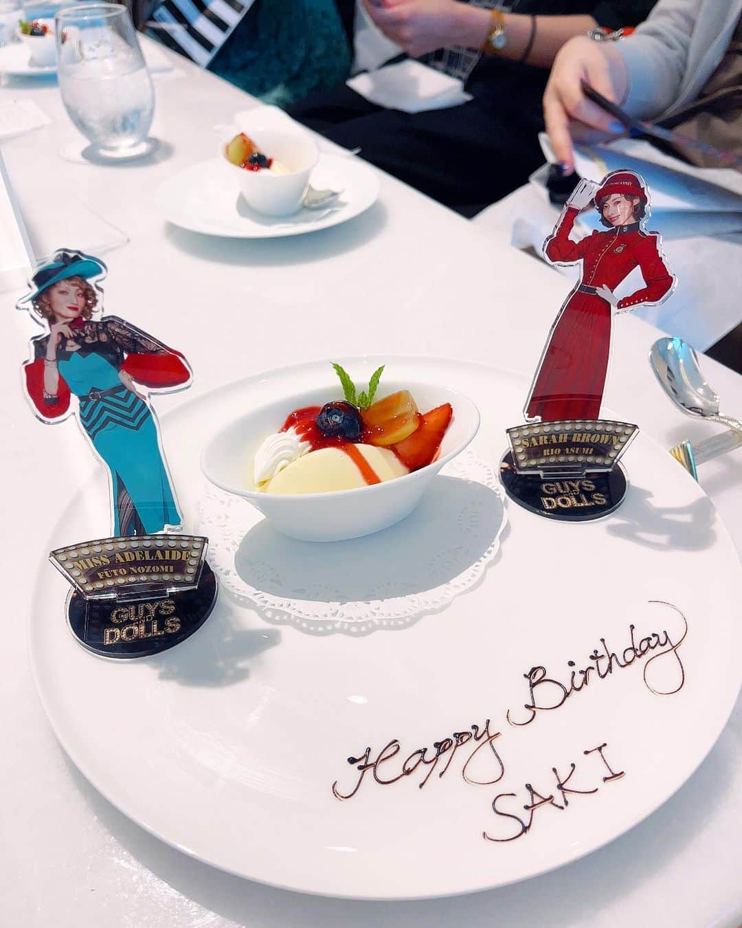 瀬戸早妃さんのインスタグラム写真 - (瀬戸早妃Instagram)「本日.誕生日を迎えました🎂❤️  なにより健康で幸せな一年にしたいと思います♪  ケーキのプレートはお友達のご厚意で💕サラちゃんととアデレイドちゃんにもお祝いしてもらった気分です…🥂笑  まだまだコロナで心配なこともありますが 皆さまもどうか健やかに…祈るばかりです🎲  お祝いの💌下さった皆さま どうもありがとうございました🎺✨  #誕生日 #mybirthday #621  #ガイズアンドドールズ　 #guysanddolls」6月21日 14時13分 - plievesaki