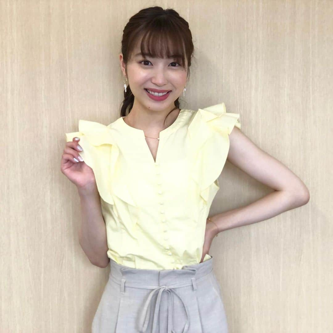 フジテレビ「めざましテレビ」さんのインスタグラム写真 - (フジテレビ「めざましテレビ」Instagram)「ファッション雑誌CanCamとコラボした お天気コーナー「きょう何着て行く？」 林佑香さんの毎日のコーデを紹介♪  6月21日（火） ★コーデ★ ・ブラウス　　@vis_jp 　４３７８円 ・リボン付きパンツ　@vis_jp  　４３７８円 ・靴　　　　　@dianashoespress <タラントン by ダイアナ>　２万２０００円  ・イヤリング　@mimi33_staff 　４４００円   ☆ポイント☆ 立体感のあるフリルが目を引くブラウス💚 優しいイエローも手伝って 表情を明るく華やかに見せてくれます✨ 存在感たっぷりなので シンプルなきれいめパンツを合わせるだけで 印象的な着こなしが即完成‼️  #めざましテレビ #きょう何着て行く？ #林佑香 #今日のコーデ #コーデ #CanCam #今日のファッション#ootd #きょう何着て行く？は月〜金朝6時22分ごろ放送  #きれいめコーデ #きれいめカジュアル #大人コーデ #春コーデ #オフィスカジュアル #上品コーデ #アナウンサー衣装」6月21日 17時02分 - mezamashi.tv