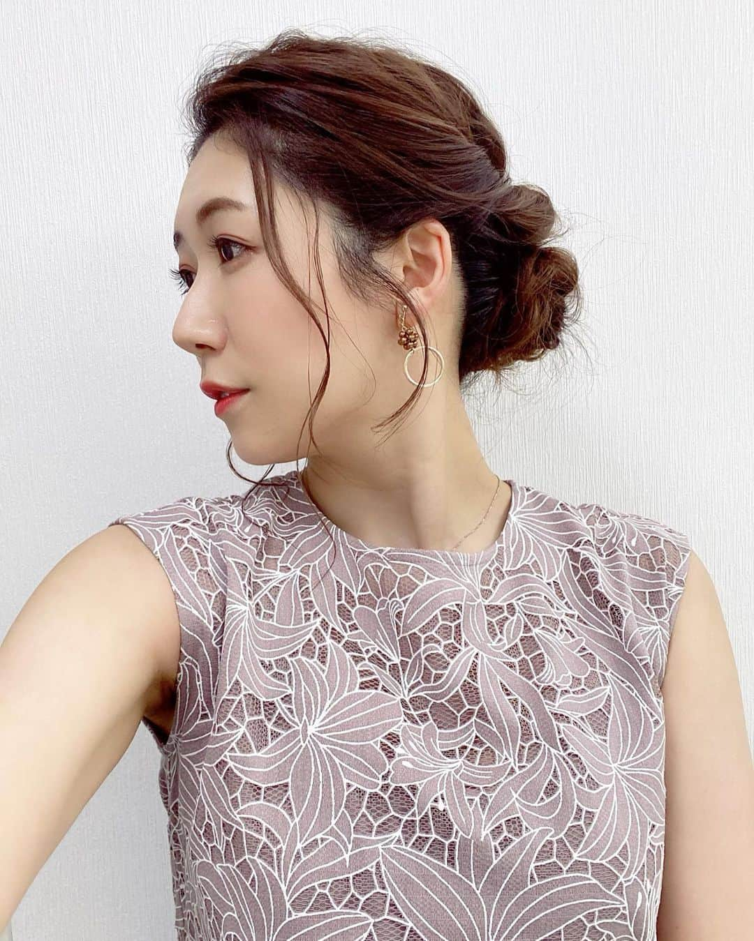 穂川果音さんのインスタグラム写真 - (穂川果音Instagram)「hairstyle  アップヘアですよー！  earring→ @e_l.byloretta  #hairstyle #hairarrange #アップヘア　#アベプラ　#abematv #アップスタイル　#イヤリング　#earrings   #穂川果音  #気象予報士　#下めアップ  #綺麗めアレンジ 　#まとめ髪　#お天気キャスター #前髪アレンジ」6月21日 19時22分 - hokawakanonn