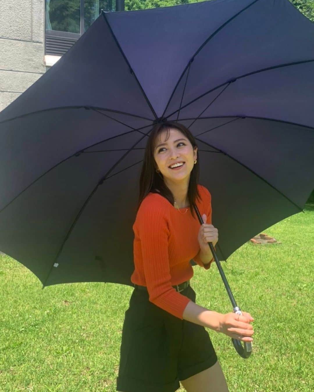 石川恋さんのインスタグラム写真 - (石川恋Instagram)「⛱⛱⛱ 大きな大きな日傘再び。笑 #ユニコーンに乗って」6月21日 19時56分 - ren_ishikawa