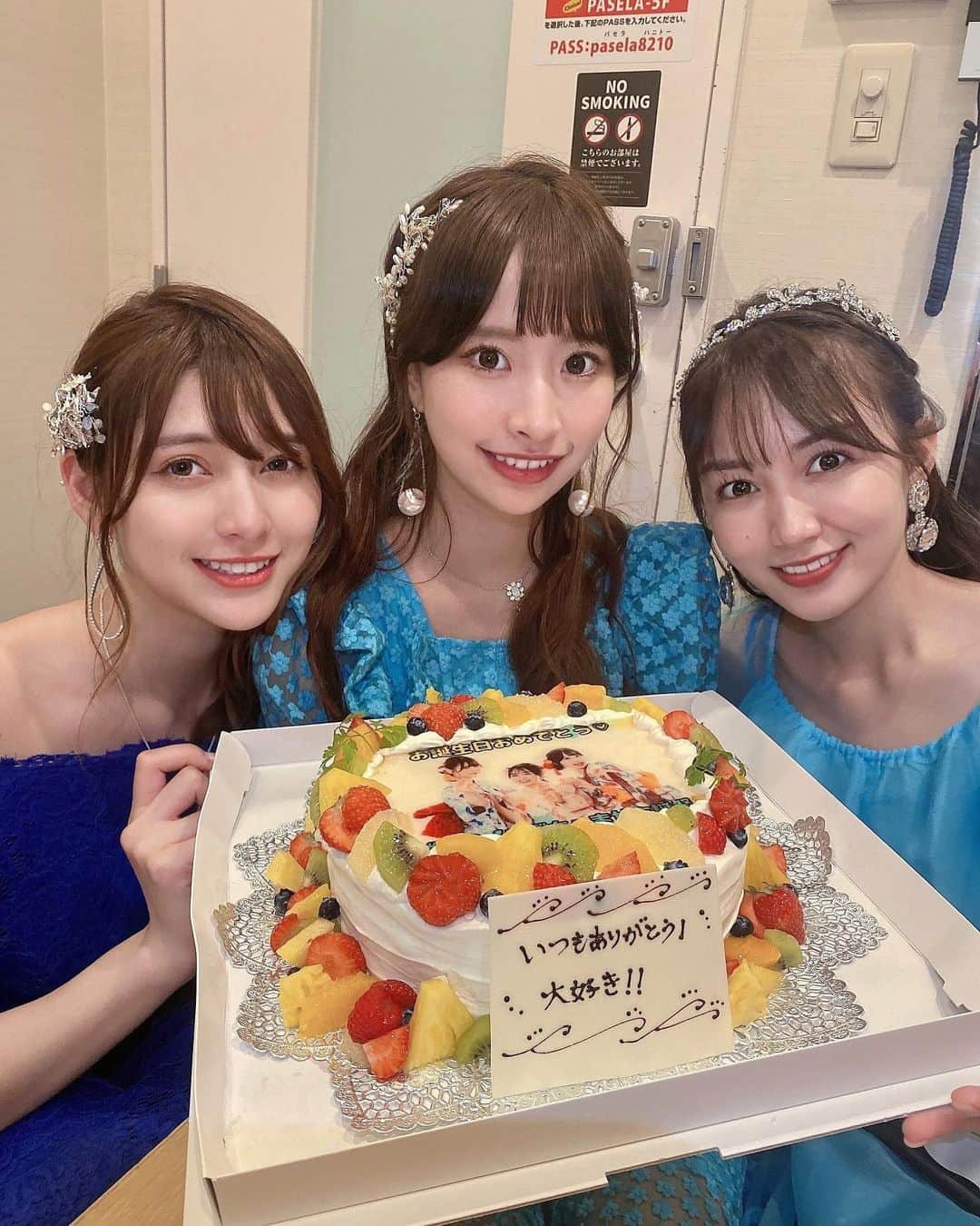 藤川らるむさんのインスタグラム写真 - (藤川らるむInstagram)「#ゼロイチごちゃまぜ生誕祭  ありがとうございました🫰🏻💗  ずっとやりたいと思ってた生誕祭を大好きなひかりちゃんアンジェとできて本当に楽しかったし、嬉しかった🥹 本当に有難う ♡ 歌歌うの恥ずかしかったけど 頑張ったよ🫣笑 #藤川らるむ #アンジェラ芽衣 #黒木ひかり #ゼロイチファミリア」6月21日 20時31分 - ralumu_00