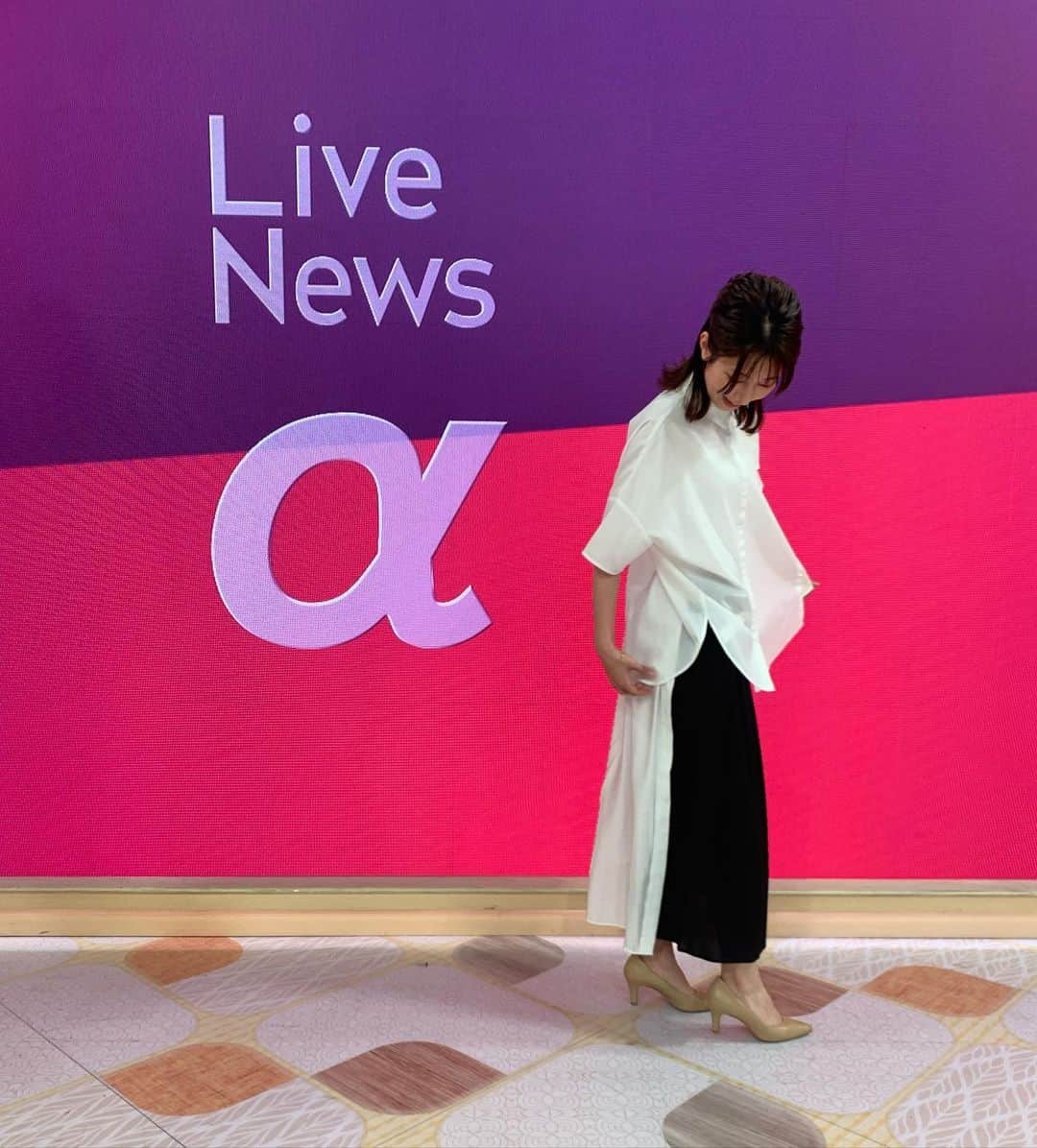 海老原優香さんのインスタグラム写真 - (海老原優香Instagram)「明日のLive News α スポーツコーナー担当します☺︎  #ビッグシャツ #アシンメトリースカート デザインを伝えたくてぐるぐる回ってます💫  #ボブアレンジ#お団子ヘア #モノトーンコーデ #明日は#23:40〜 @news_alpha」6月21日 20時34分 - ebioffi