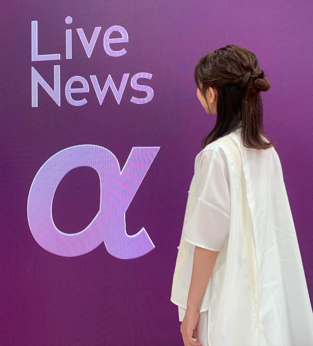 海老原優香さんのインスタグラム写真 - (海老原優香Instagram)「明日のLive News α スポーツコーナー担当します☺︎  #ビッグシャツ #アシンメトリースカート デザインを伝えたくてぐるぐる回ってます💫  #ボブアレンジ#お団子ヘア #モノトーンコーデ #明日は#23:40〜 @news_alpha」6月21日 20時34分 - ebioffi