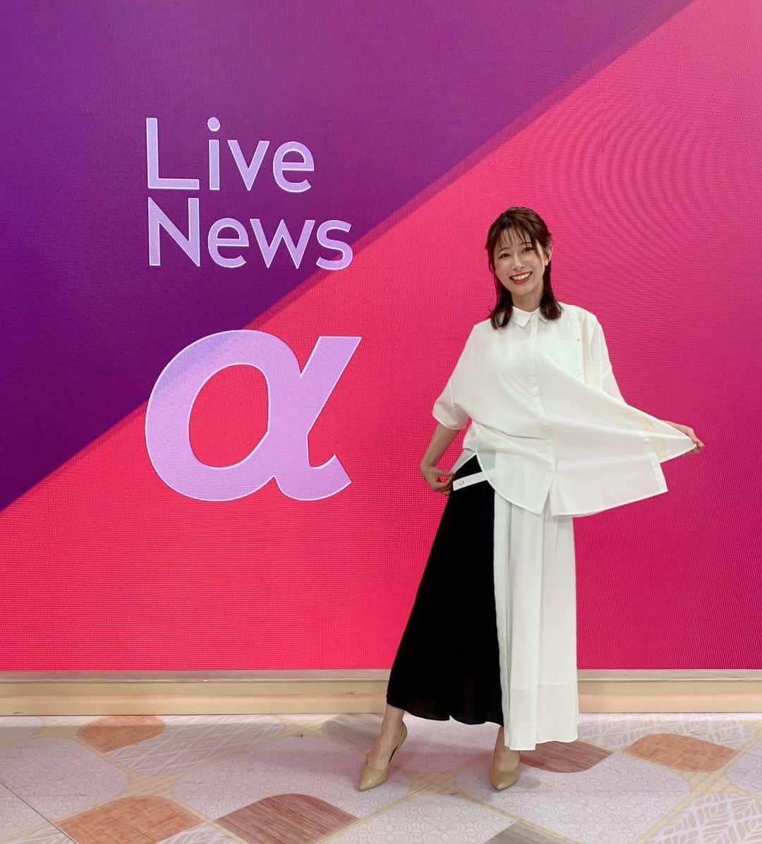 海老原優香さんのインスタグラム写真 - (海老原優香Instagram)「明日のLive News α スポーツコーナー担当します☺︎  #ビッグシャツ #アシンメトリースカート デザインを伝えたくてぐるぐる回ってます💫  #ボブアレンジ#お団子ヘア #モノトーンコーデ #明日は#23:40〜 @news_alpha」6月21日 20時34分 - ebioffi