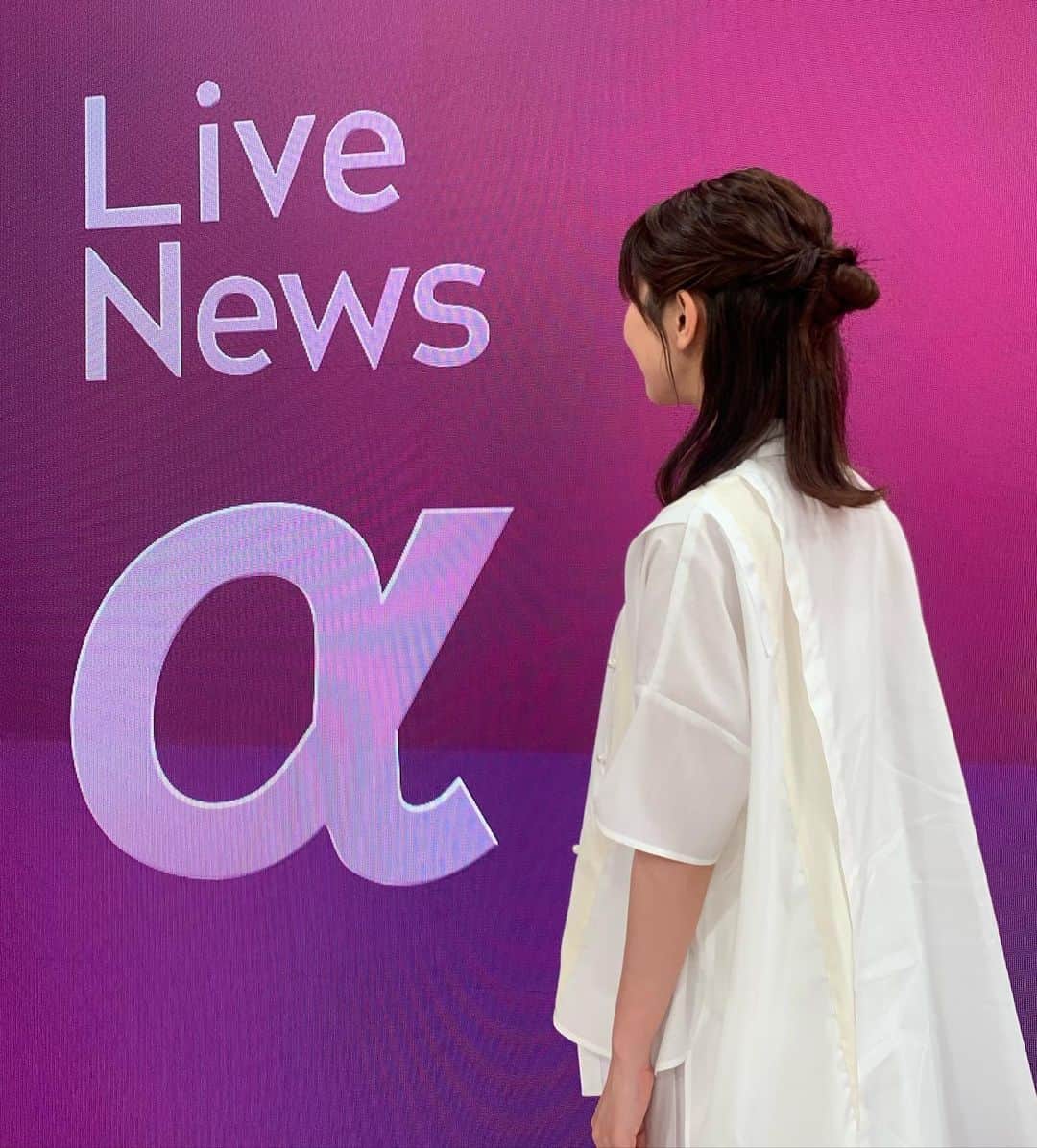 海老原優香さんのインスタグラム写真 - (海老原優香Instagram)「明日のLive News α スポーツコーナー担当します☺︎  #ビッグシャツ #アシンメトリースカート デザインを伝えたくてぐるぐる回ってます💫  #ボブアレンジ#お団子ヘア #モノトーンコーデ #明日は#23:40〜 @news_alpha」6月21日 20時34分 - ebioffi