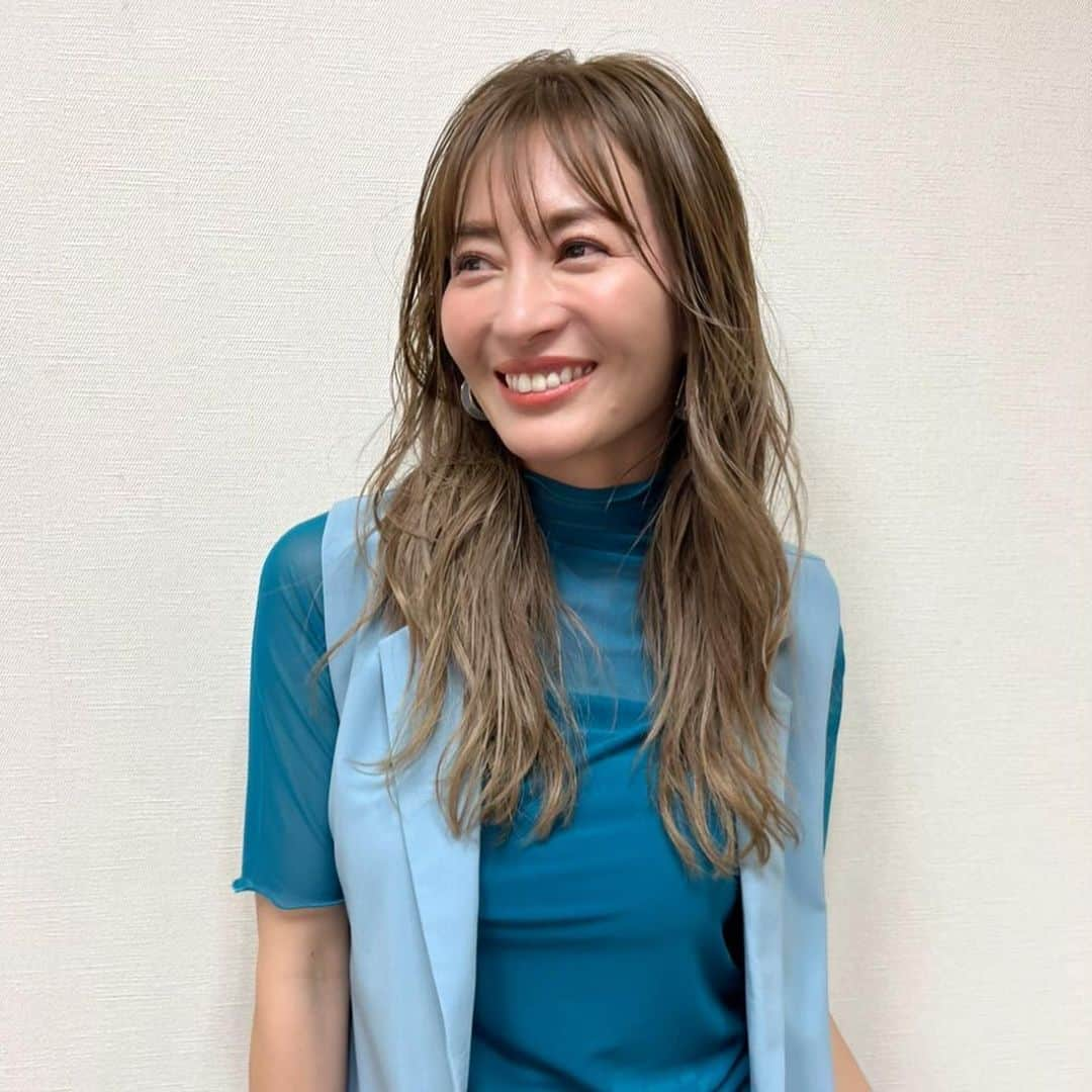 新山千春さんのインスタグラム写真 - (新山千春Instagram)「娘のもあ　と  突然ですが占ってもいいですか？で  占い師のシウマさんに 親子でみていただきました✨  占い経験　はじめての、 もあが すごい！ほんとすごい！って 何度も何度も 口を手で覆って  わたしも シウマさんが伝えてくださる 言葉にホントそうなんですって  伝えてないのに、リアルな 内側の部分を話してくださって  わたし達が お互いに今まで抱いてきた 気持ちを伝えてくれました✨  お互い、言えずにいたことや、 私自身がシングルマザーとして、娘に思い続けてきた思いも シウマさんのおかげで 伝えられた時間になりました！  もぉー感謝しかないです✨🌹  7/4  ぜひぜひみてね💓  #突然ですが占ってもいいですか  #シウマ　さん✨ #親子コーデ  #新山千春 #もあ」6月21日 21時48分 - chiharuuu_0114