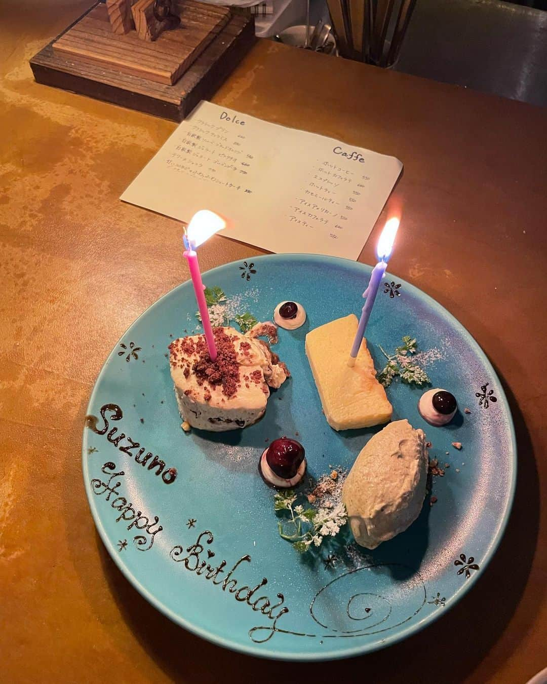 左近鈴乃さんのインスタグラム写真 - (左近鈴乃Instagram)「. 従姉妹と🗼🥂✨ まさかのお誕生日のお祝いまで…！🥲 今年初お祝いありがとう♡もうすぐ27かあとしみじみ🥺  美味しいご飯と美味しいワインと幸せ話で ほっこり満たされた夜やった〜〜🌙 家族愛がすごくてほんまに素敵すぎるかなちゃん、、 みんなで集まる日が楽しみっ🤍 おばあちゃんの孫で幸せだな〜👵🏻  #BLU #恵比寿グルメ #従姉妹」6月21日 23時41分 - suzuno_sakon