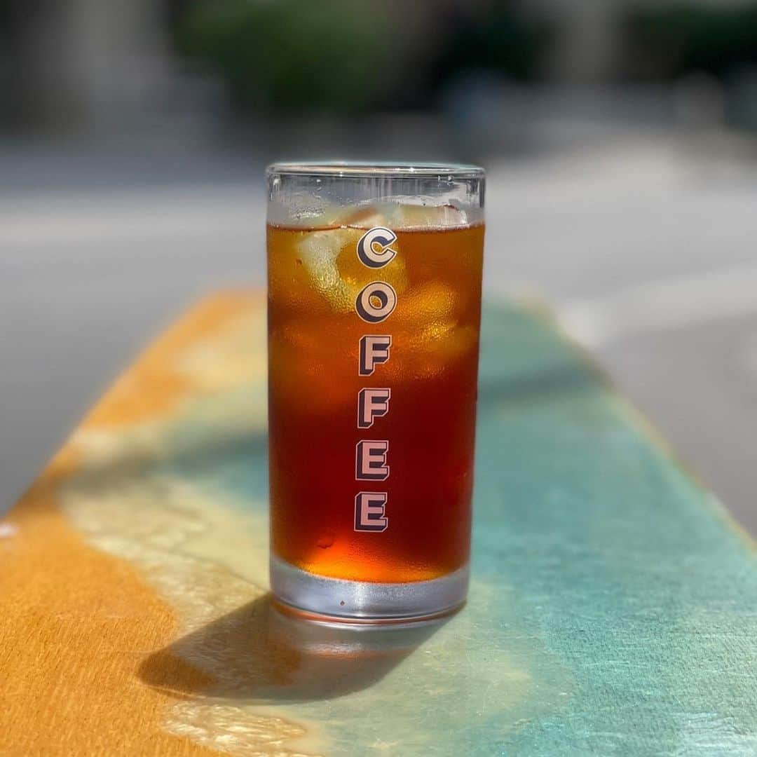 坂口憲二（THE RISING SUN COFFEE）さんのインスタグラム写真 - (坂口憲二（THE RISING SUN COFFEE）Instagram)「◆GOOD MORNING COFFEE‼︎◆  【NEW RELEASE】  "TRSC ORIGINAL COFFEE GLASS" (TRSCオリジナルコーヒーグラス)  TRSCのオリジナルグラスが登場！  住所非公開の東京店舗に訪れたことがある人なら見たことが「COFFEE」のロゴタイプを落とし込みました。  背面はTRSCのスクリプトロゴを配置。アイスコーヒーを淹れたときに映えるよう白色でデザインしました。  サイズは満水で284cc。グラスに氷を入れ、リキッドコーヒーでアイスラテを作るのにちょうどよいサイズ感です！  【WE ARE OPEN】  本日も皆さまのご来店をお待ちしてます！  都内店舗 10:00〜17:00(無休)  大網店舗 11:00〜18:00(月火水木金) 　　　　10:00〜18:00(土日祝)  therisingsuncoffee.com  #coffee #coffeebeans  #coffeeroaster  #coffeelab  #coffeeandsurfing  #coffeetime  #coffeelover  #coffeebreak  #coffeeshop  #coffeestand  #coffeeholic  #coffeehouse  #coffee_inst  #coffeemaker  #coffeeshops  #coffeecoffeecoffee  #coffeenclothes  #coffeeaddict  #coffeeculture  #coffeemorning  #coffeemag #coffeeglass  #TRSC」6月22日 7時36分 - therisingsuncoffee