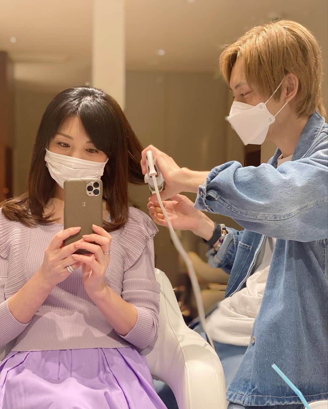 ImotoEtsuyo さんのインスタグラム写真 - (ImotoEtsuyo Instagram)「#おはようございます  ・　  #美容day  先週の事、 いつもお世話になっている #zacc へ。 髪や頭皮の悩みが多いのですが 親切に対応して下さいます。 ・　　　 2週間に1度通っているので 全てお任せです。 @zacc.kayama  ・  #銀座美容室  #銀座一丁目美容室  #銀座一丁目 #有楽町  #ヘアサロン  #ヘアカット  #ヘアスタイル  #トリートメント #ヘアカット  #ヨシンモリ  #セミロング  #銀座  #hairstyle  #haircolor  #hair  #treatment  #haircut  #hairsalon  #艶髪  #ginza  #大人女子ヘア  #髪型 #巻き髪」6月22日 8時57分 - bisuhada