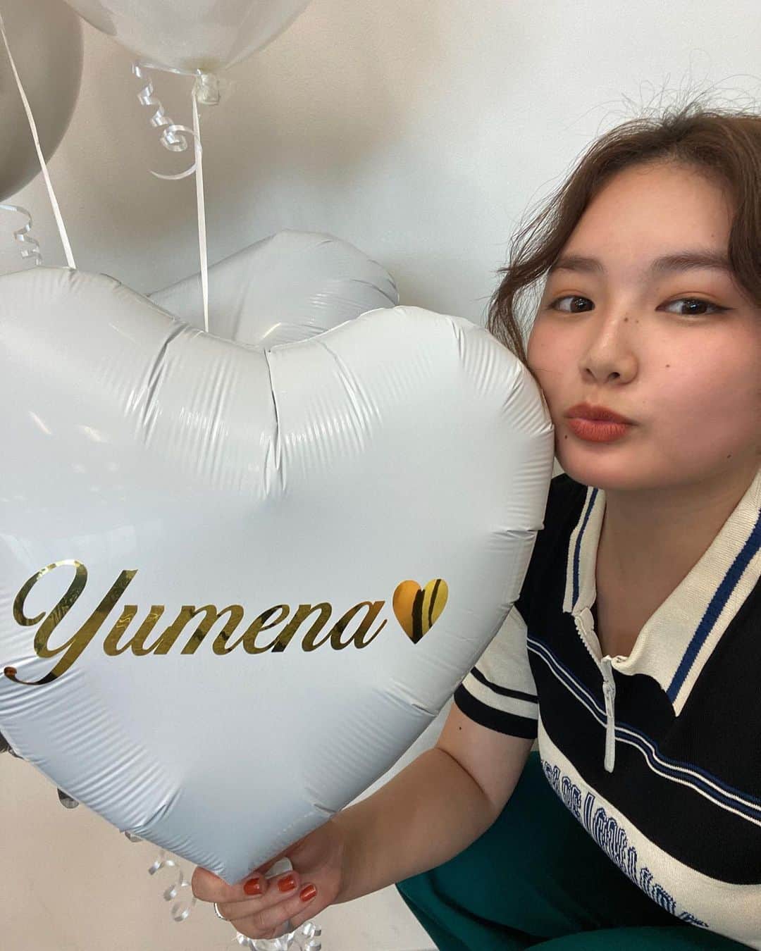 箭内夢菜さんのインスタグラム写真 - (箭内夢菜Instagram)「🎈 YouTube コラボウィークの撮影で なんと 優乃がサプライズしてくれました😭🎉✨  本当にびっくりした〜嬉しかった〜😭❤️  とっても豪華なサプライズ🥹 ゆーの本当にありがとう🤍   #ゆーのちゅーぶ  #箭内夢菜のユメ」6月22日 13時17分 - yumenayanai_official
