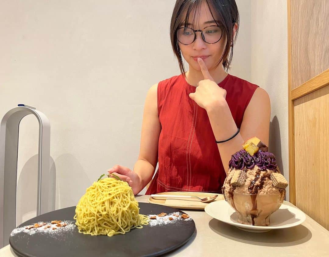 山崎真実さんのインスタグラム写真 - (山崎真実Instagram)「tokyoarts galleryで開催中の写真展「aliEnte」見終わった後、ギャラリーの一階にあるカフェ「望月」さんで焼き芋スイーツいただきました！ 大好きなモンブラン。 芋本来の甘さをたっぷり堪能。 この量を一人で食べたわけじゃ、、 いや、美味しくてほとんど私が食べたかも笑 素敵な写真見て美味しい焼き芋スイーツ食べて贅沢な一日！  モンブラン好きな方はぜひ食べてほしい、、  望月 https://www.mochizuki-cafe.com/  #焼き芋スイーツ #焼き芋スイーツカフェ #大人カフェ #モンブラン #全メニュー制覇したい #写真展」6月22日 16時52分 - mami_yamasaki0920