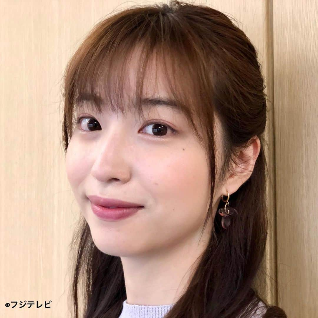 フジテレビ「めざましテレビ」さんのインスタグラム写真 - (フジテレビ「めざましテレビ」Instagram)「ファッション雑誌CanCamとコラボした お天気コーナー「きょう何着て行く？」 林佑香の毎日のコーデを紹介♪  ６月２２日　（水）  【今日のコーデ】　　 ・ニット→ @mercuryduo_com 　５９４０円 ・スカート→ @nostalgia_jp ４９５０円 ・靴→ @angelalarcon_shoes １万９８００円 ・イヤリング→ @anemone_official 　２３１０円     【コーデのポイント】 そろそろチェックしたいサンダル！👡  今シーズンは、きれいめムードと 抜け感を両立したミュールが人気😆❣️ 　 スクエアトウなど今っぽいデザインなら おしゃれ感がさらに高まります✨ ニット×スカートの定番スタイルもグッと垢抜け✌️    #めざましテレビ #きょう何着て行く？ #林佑香 #今日のコーデ #コーデ #CanCam #今日のファッション#ootd #きょう何着て行く？は月〜金朝6時22分ごろ放送📺  #ゆかちゃん #きれいめコーデ #きれいめカジュアル #大人コーデ #春コーデ #オフィスカジュアル #上品コーデ #アナウンサー衣装」6月22日 17時57分 - mezamashi.tv