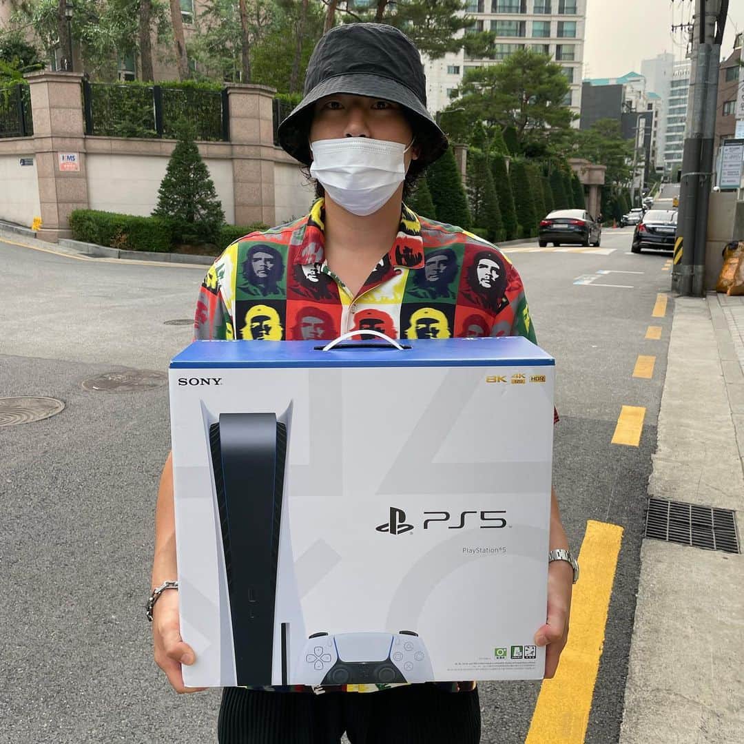 キム・ミンギュさんのインスタグラム写真 - (キム・ミンギュInstagram)「행님 감사합니다! 잘쓸게용🤩」6月22日 18時07分 - mingue.k