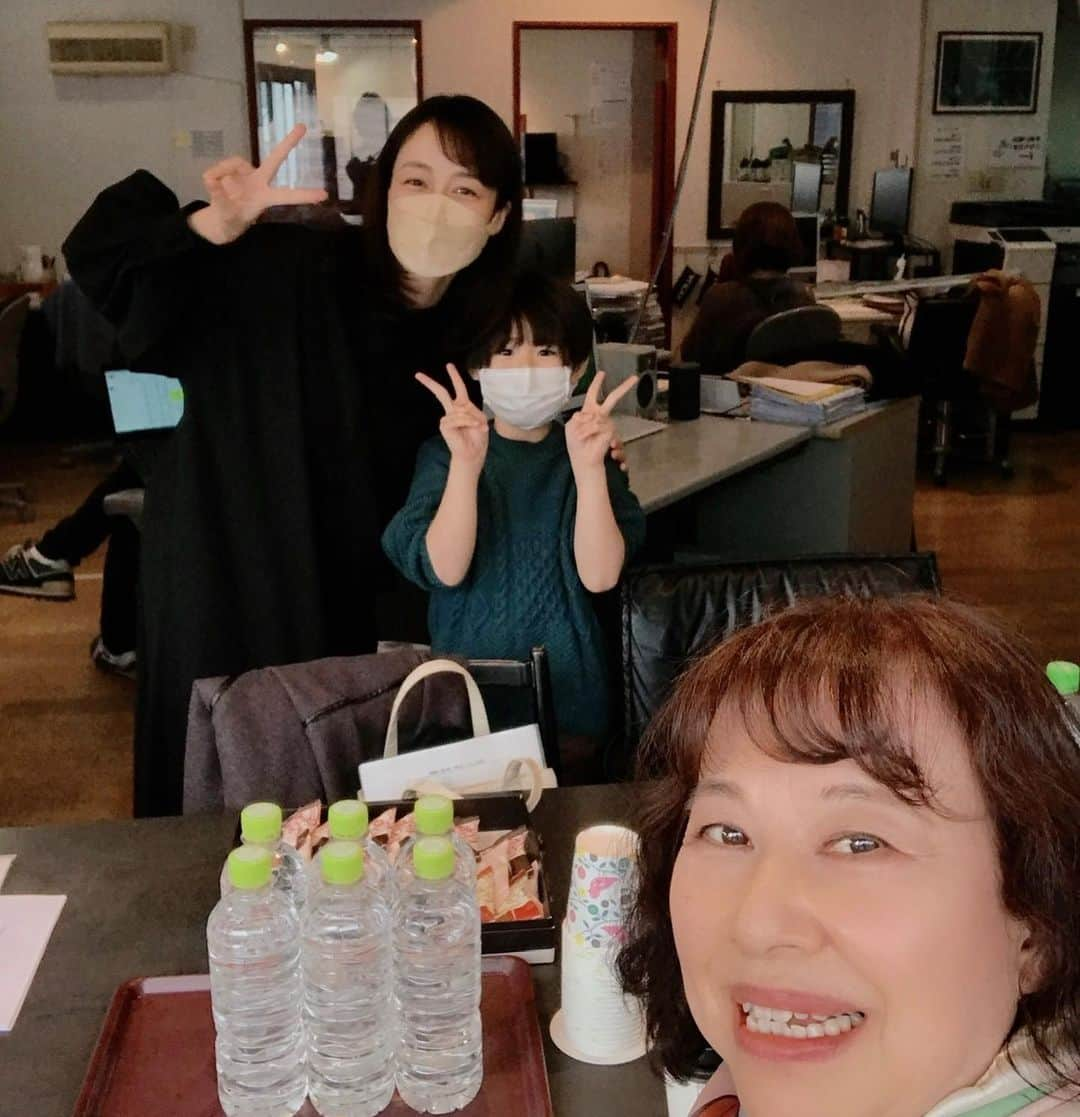 及川奈央さんのインスタグラム写真 - (及川奈央Instagram)「先日から公開されておりますオーディオドラマ  #俺の宴 。  録音を終えたあとに主演の #三浦貴大 さんと 脚本演出の #北川亜矢子 さんと記念に一枚。二枚目は合間に親しくさせていただいた #下村洸太 くんと #夏川さつき さんと。 ポカポカと晴れた桜が舞う心地よい一日でした。  是非、耳で味わってくださいね！  https://numa.jp.net/mob/cont/contShw.php?site=NM&cd=DSE00105   #ASMR  #NUMA  #コメディ」6月22日 19時21分 - naooikawa