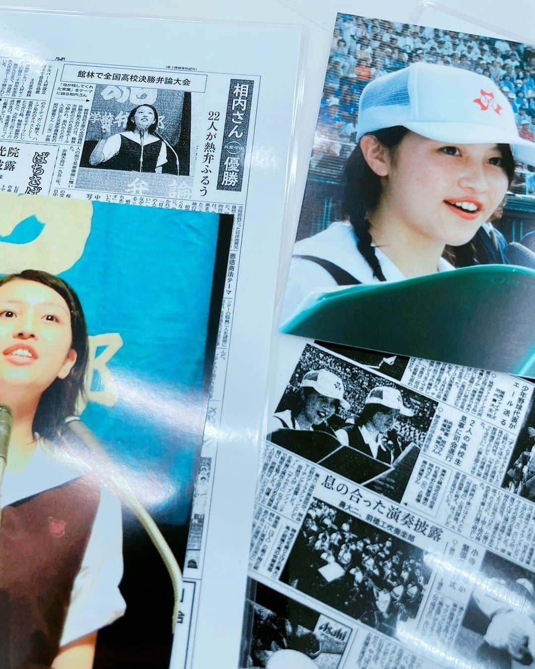 相内優香さんのインスタグラム写真 - (相内優香Instagram)「先日、上毛新聞さんから取材を受けまして高校生向けの進路案内の誌面で自分の高校時代についてお話させてもらいました。 ・ 高校時代。実は今のアナウンサーという職業の原点のような活動をしていました。 新聞部や放送委員会に所属して弁論大会（全国優勝）やNHK杯の放送コンテスト（群馬県では1位、全国大会2年連続入賞）に出場したり、第85回全国高校野球県大会開会式の司会も務めたりしました。 ・ なんと！当時のそんな私の活動が掲載された上毛新聞の記事をパウチ加工にして、さらに当時のカラー写真も今回の取材を担当した記者さんがサプライズで送ってきてくださいました涙。とても感激しました。ありがとうございます。 ・ 遠い遠い記憶が当時の写真と記事で鮮やかによみがえり、自分の声で「伝える」ことが大好きだった高校時代の自分から背中を押されたような気持ちに。 あのときの純粋な気持ちに負けないようにもっともっと頑張らないと、ですね☺️ 高校時代の自分の眉毛の細さにはびっくりしましたが😂  #上毛新聞 #群馬県」6月22日 20時17分 - yuuka_aiuchi