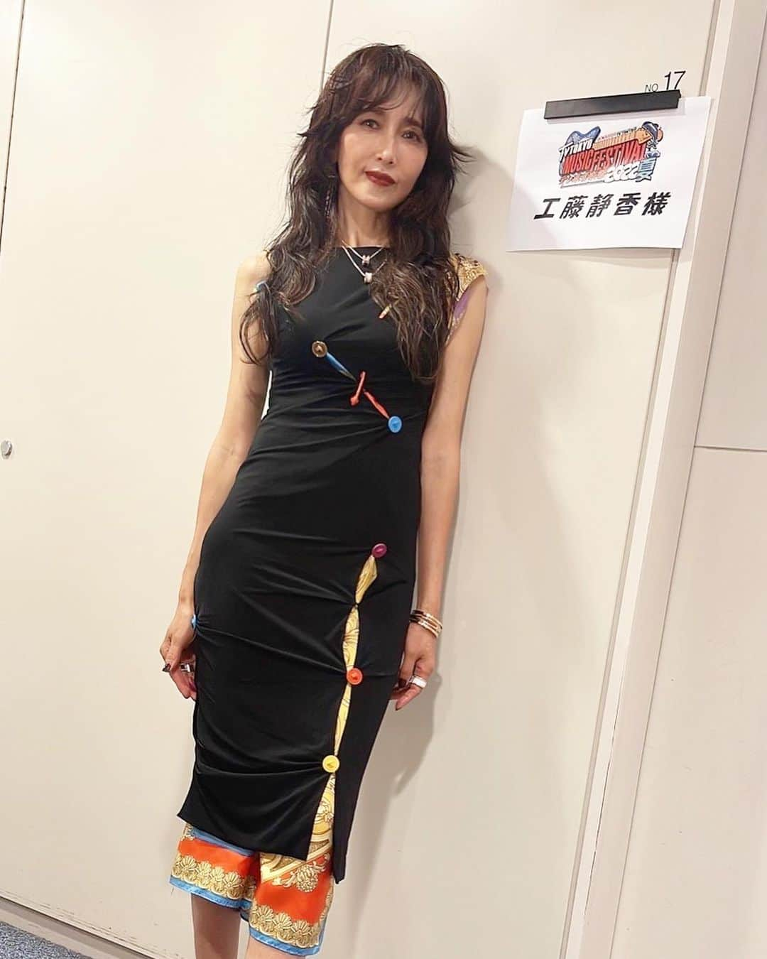 工藤静香さんのインスタグラム写真 - (工藤静香Instagram)「テレ東音楽祭2022夏に出演させていただきました！ありがとうございました🙏  ドレス　@versace  ジュエリー　@bulgari  ヘアメイク @mikako888   スタイリスト @ryokkissie」6月22日 20時34分 - kudo_shizuka