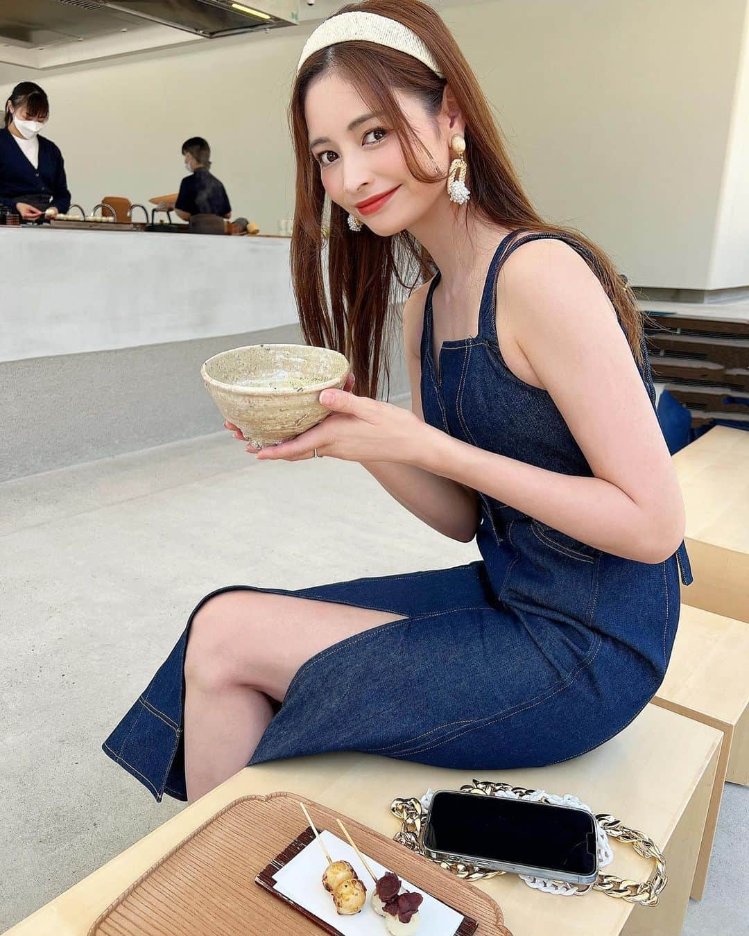 得あゆさんのインスタグラム写真 - (得あゆInstagram)「お抹茶🍵と団子🍡 #あみじま茶屋 ワンコインでいただけます🫶🏻  デニムワンピース @hdxuly です！ ・ ・ ・ ・ ・ ・ ・ ・ ・ ・ ・ ・ ・ ・ ・ ・ ・ #お団子#抹茶#お茶#団子#デニム#デニムコーデ#デニムスカート#デニムワンピース#ワンピース#大人ワンピ#大人ワンピース#藤田美術館#美術館#カフェ巡り#大阪カフェ#大阪グルメ#ママコーデ#ママファッション#ママライフ#カチューシャ #denim#denimondenim#休日の過ごし方#フレアデニム#大阪観光#大阪旅行#日焼け止め#美肌ケア#美白ケア」6月22日 21時58分 - tokuayu819