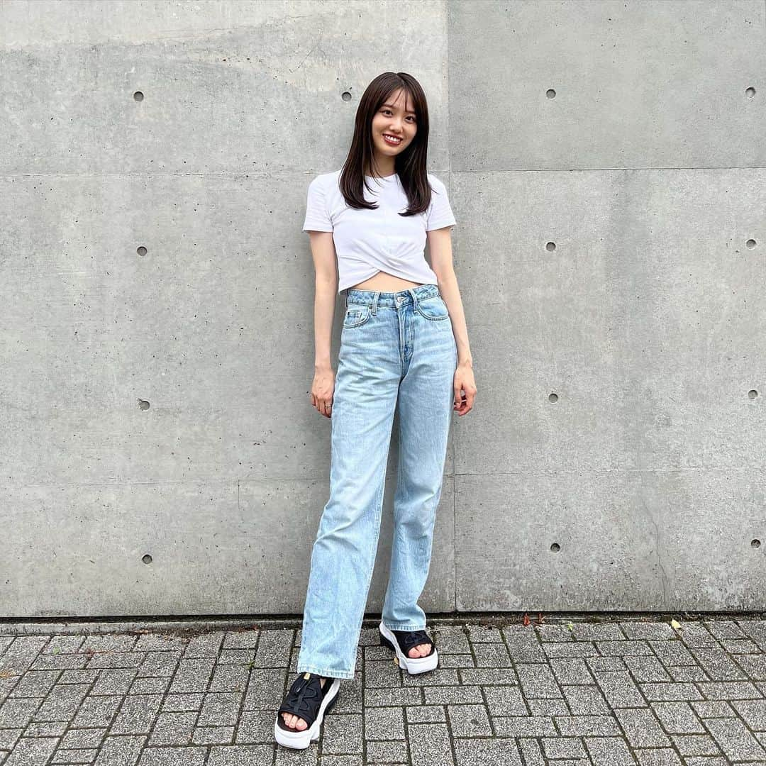 藤江萌さんのインスタグラム写真 - (藤江萌Instagram)「ジーンズ👖🤍  tops : @zara  jeans : @hm  shoes : @emmi.jp @nike   結局シンプルが1番やねんなぁ☺︎ あとこの靴めっちゃ歩きやすい🫶🏻  #コーデ #ファッション #ファッションコーデ #ジーンズコーデ #デニムコーデ #ナイキ #プチプラコーデ #藤江萌 #ootd #nike #zara #hm #dailylook #photography #japanesegirl #jeans #instagood #tokyo #omotesando」6月22日 22時15分 - fujie_moe_official