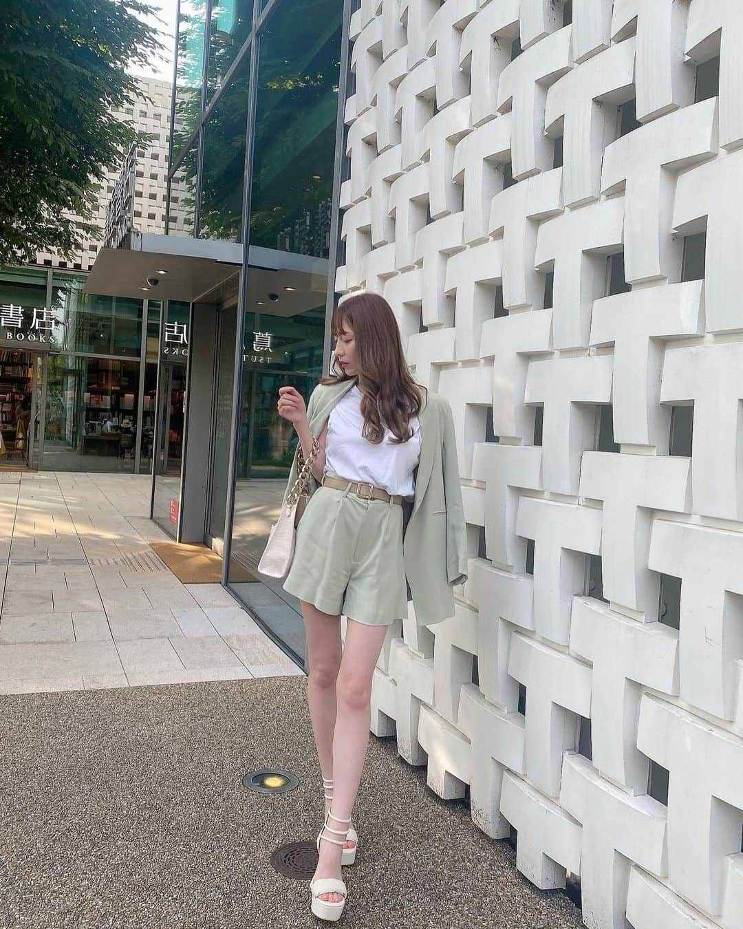 堀尾実咲さんのインスタグラム写真 - (堀尾実咲Instagram)「💚💚💚💚💚💚  setup ▷ @sheller_official  tops ▷ @zara  shoes ▷ @darich_official   #daikanyama #tsite #sheller #zara #darich #代官山カフェ #代官山ランチ #代官山蔦屋書店」6月22日 22時58分 - misaki.horio