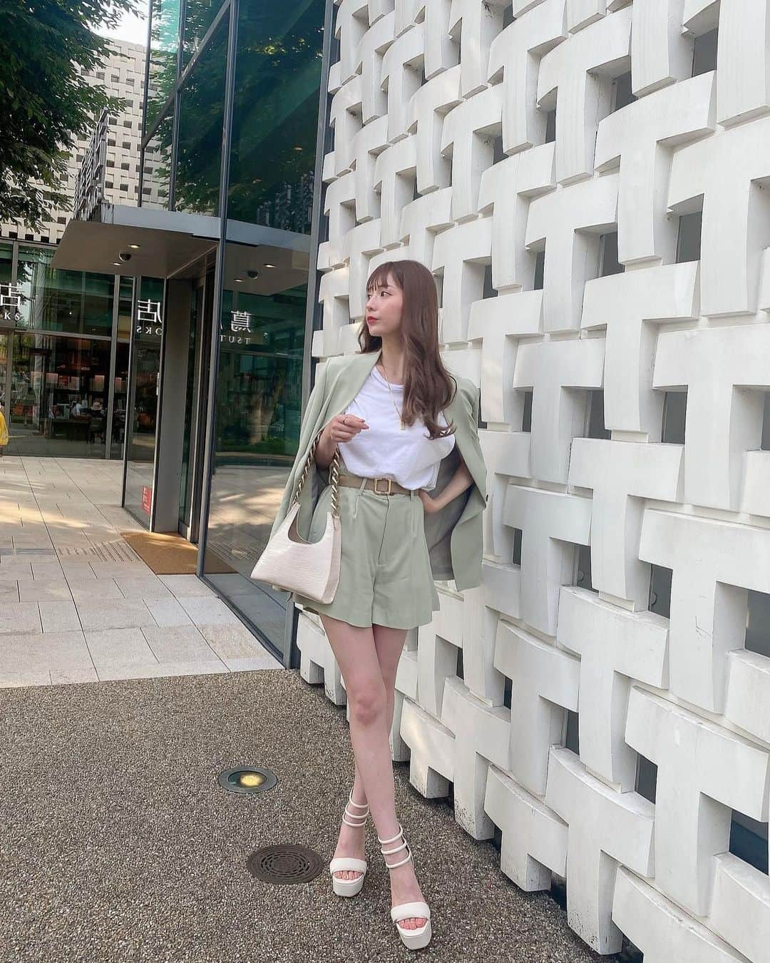 堀尾実咲さんのインスタグラム写真 - (堀尾実咲Instagram)「💚💚💚💚💚💚  setup ▷ @sheller_official  tops ▷ @zara  shoes ▷ @darich_official   #daikanyama #tsite #sheller #zara #darich #代官山カフェ #代官山ランチ #代官山蔦屋書店」6月22日 22時58分 - misaki.horio