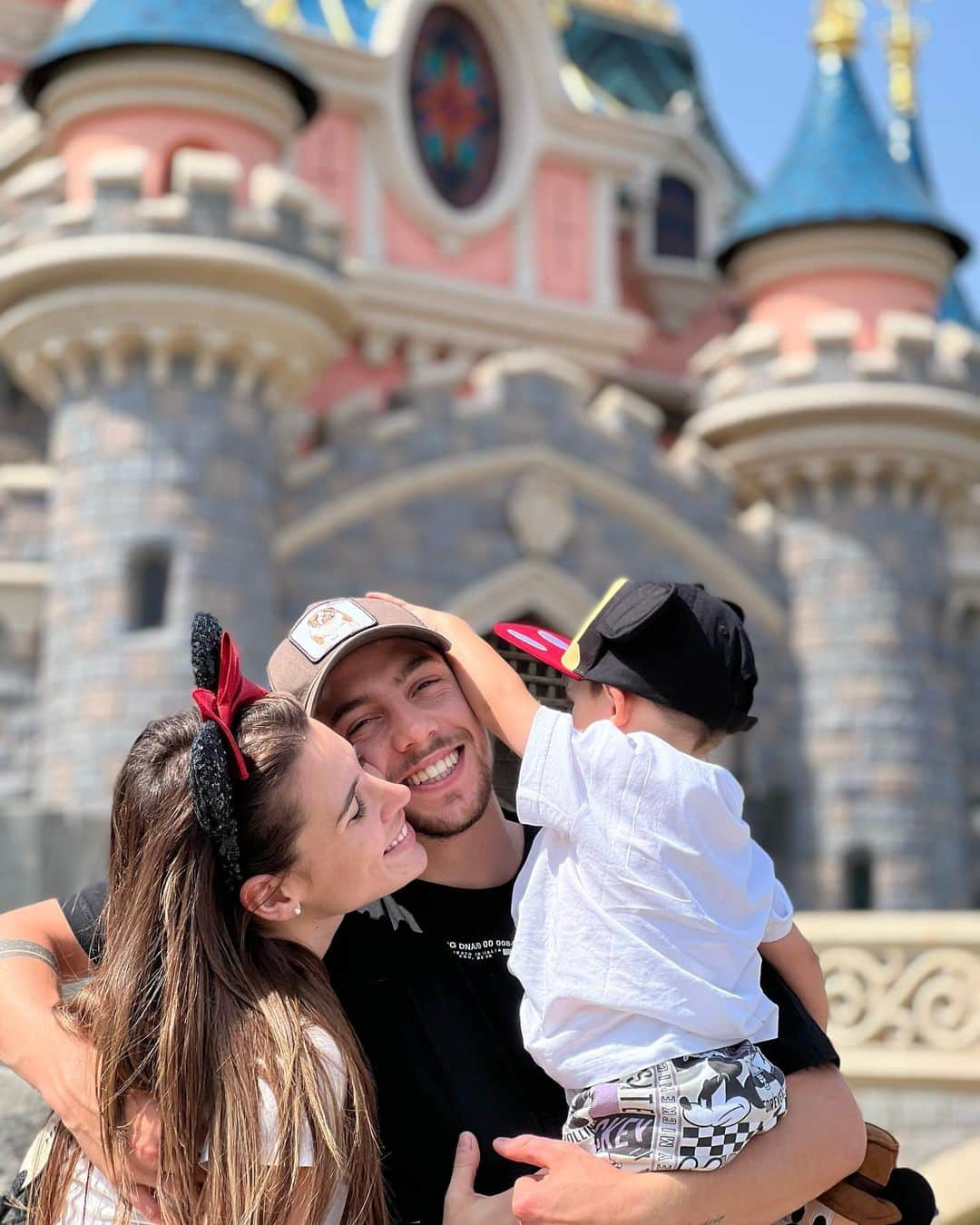 フェデリコ・バルベルデさんのインスタグラム写真 - (フェデリコ・バルベルデInstagram)「What a magical moment here 🤍✨  @disneylandparis to celebrate the 30th anniversary! Can’t wait to discover Avengers Campus on July 20! #disneylandparis30 #avengerscampusparis 👊🏼」6月23日 5時09分 - fedevalverde