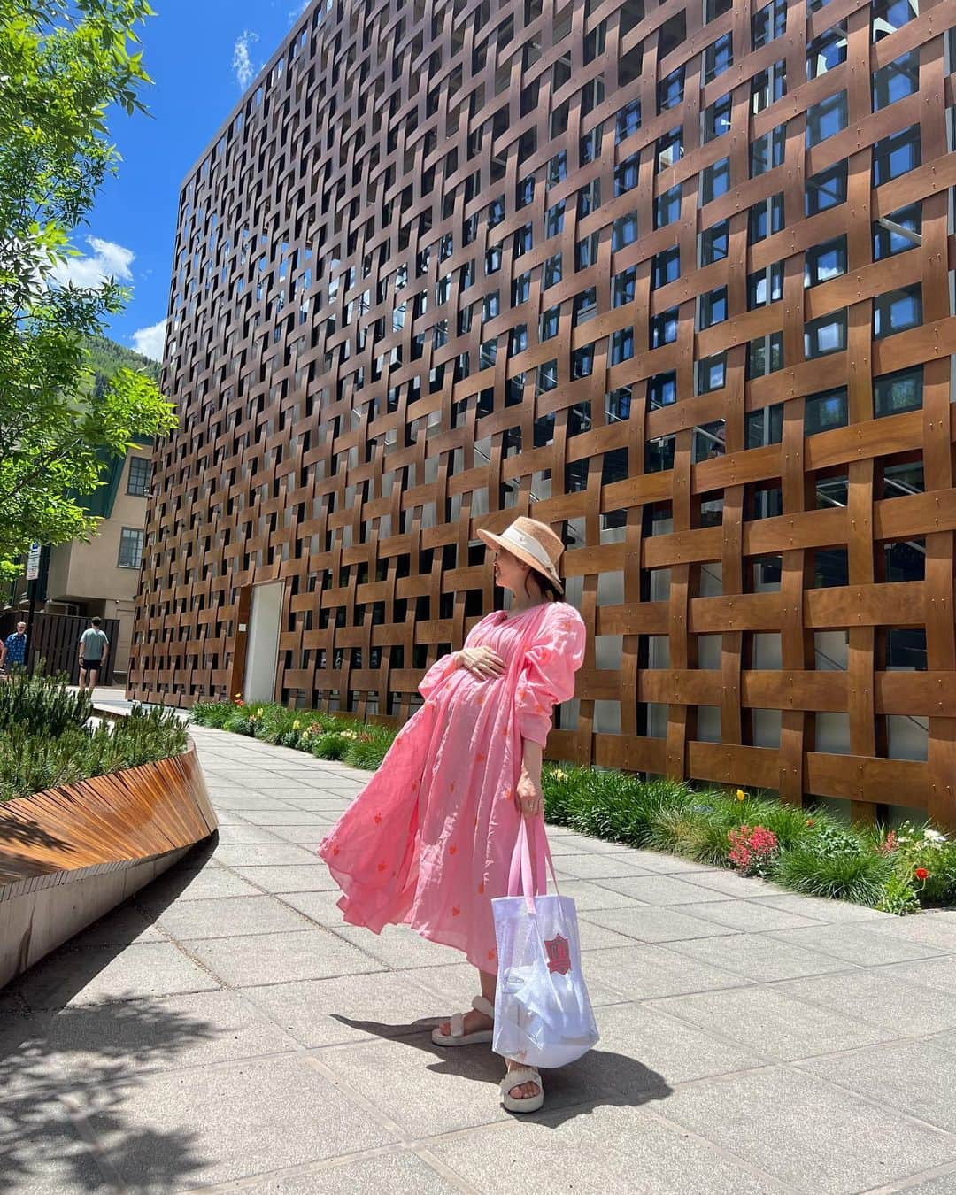 翁安芸さんのインスタグラム写真 - (翁安芸Instagram)「🌿💖🤍🐽💕🌤  Dress #mylan #マイラン  Bag #ludlow #ラドロー  Shoes #ceciliebahnsen #セシリーバンセン  Hat #helenkaminski #ヘレンカミンスキー   #akiweng #翁安芸 #aspen #colorado #コロラド州 #summerinaspen」6月23日 6時48分 - akinyc