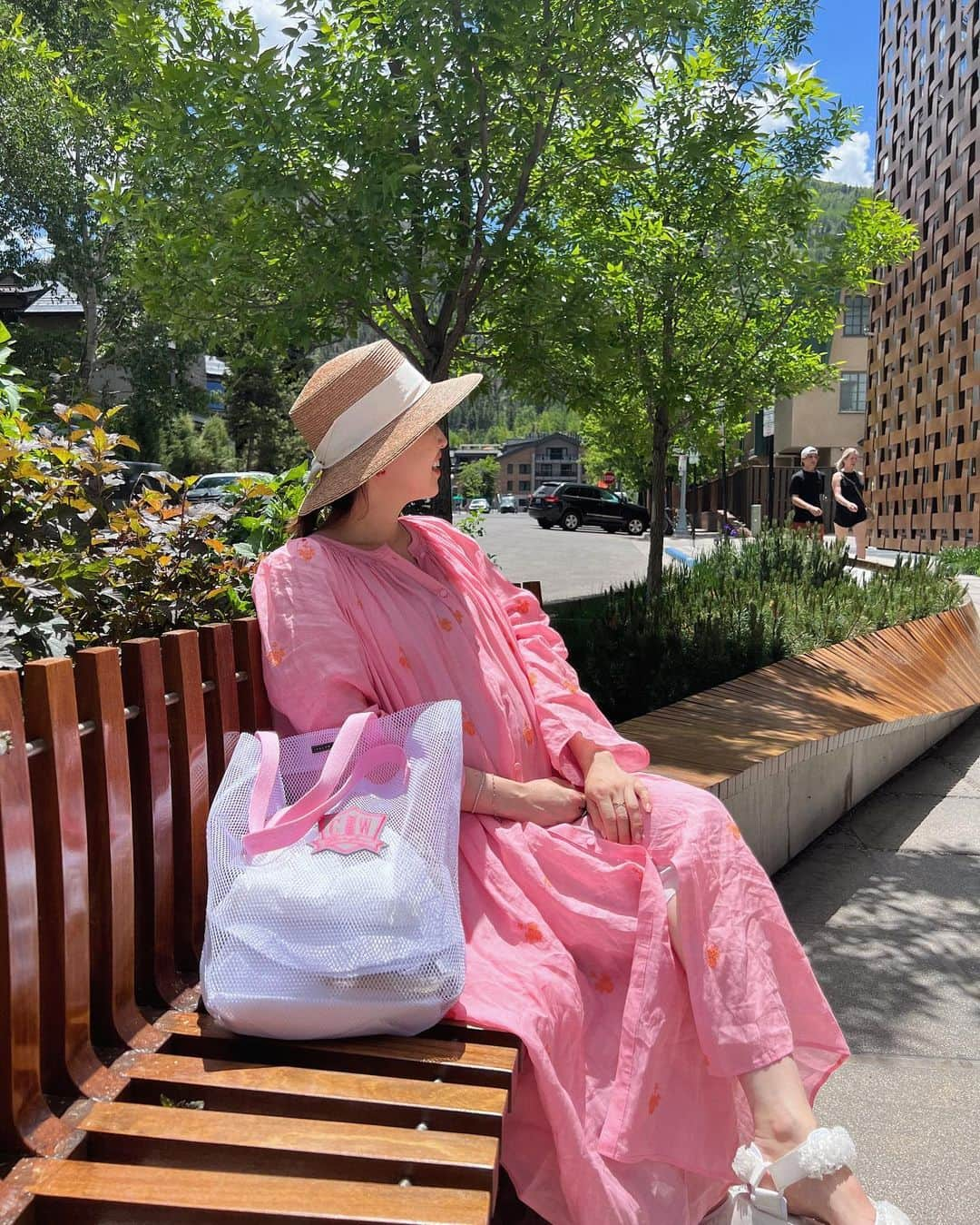 翁安芸さんのインスタグラム写真 - (翁安芸Instagram)「🌿💖🤍🐽💕🌤  Dress #mylan #マイラン  Bag #ludlow #ラドロー  Shoes #ceciliebahnsen #セシリーバンセン  Hat #helenkaminski #ヘレンカミンスキー   #akiweng #翁安芸 #aspen #colorado #コロラド州 #summerinaspen」6月23日 6時48分 - akinyc