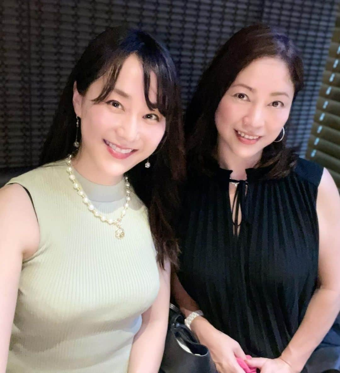 田中悦子さんのインスタグラム写真 - (田中悦子Instagram)「先日の焼肉女子会🥰😏  伺ったお店は 六本木にある 【にく稲】 @nikuine   https://nikuine.com/  こちらは、新潟の雪室で熟成させたA5ランクのお肉がいただけます❣️ そして、生食肉提供店の為、炙りなしで生肉（ユッケ）を楽しめます❣️  コースでしか味えない生肉の肉パフェは絶品❣️  そして焼き物  こちらのお店のロースターは少し変わっていて 下に水が入って遠赤外線で焼き上げるので焦げたりしないし、煙も出ないので匂いがつきません。 女性をエスコートする時はまさにうってつけですね😏  黒毛和牛A5、和牛ハラミ、トリュフ、雲丹、いくら、キャビア、カニなどの高級食材が沢山使われて この雅コース12000円という価格はお得だと思いますよ🥰  〆の土鍋ご飯のお米は新潟の新之助。 美味しかったなぁ😍  女子会でも、デートでも ピッタリのお店です❣️  #にく稲  #六本木焼肉 #六本木グルメ #六本木ディナー #東京焼肉 #肉寿司 #ユッケ #肉パフェ #女子会」6月23日 9時19分 - etsuko.reborn25