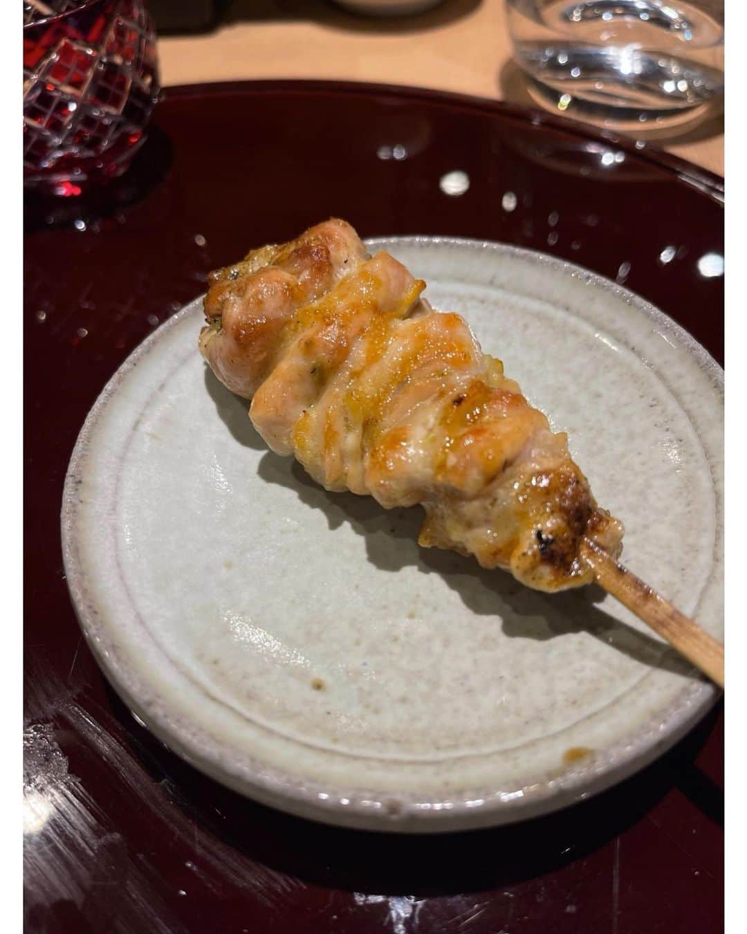 佐々木希さんのインスタグラム写真 - (佐々木希Instagram)「#おみ乃神谷町 焼き鳥♡ 季節を感じられるお料理と交互に出てきて、沢山食べたのに最後まで全く飽きずどれも美味しかった…🥺 じゅんさいが秋田のものだとお聞きして嬉しかったな✨」6月23日 10時22分 - nozomisasaki_official
