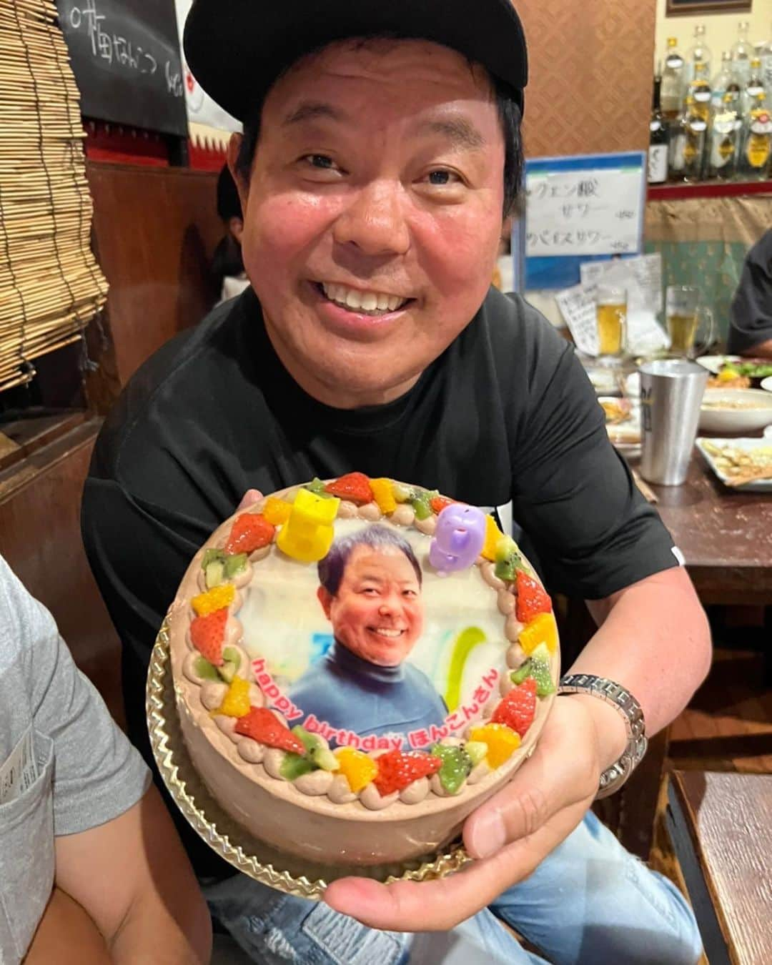 ほんこんさんのインスタグラム写真 - (ほんこんInstagram)「昨夜の誕生日会🎂 #誕生日ケーキ #誕生日 #感謝  #サーフィン仲間 #ずんどこべろんちょ  #ほんこん」6月23日 15時43分 - hongkong2015_4_9