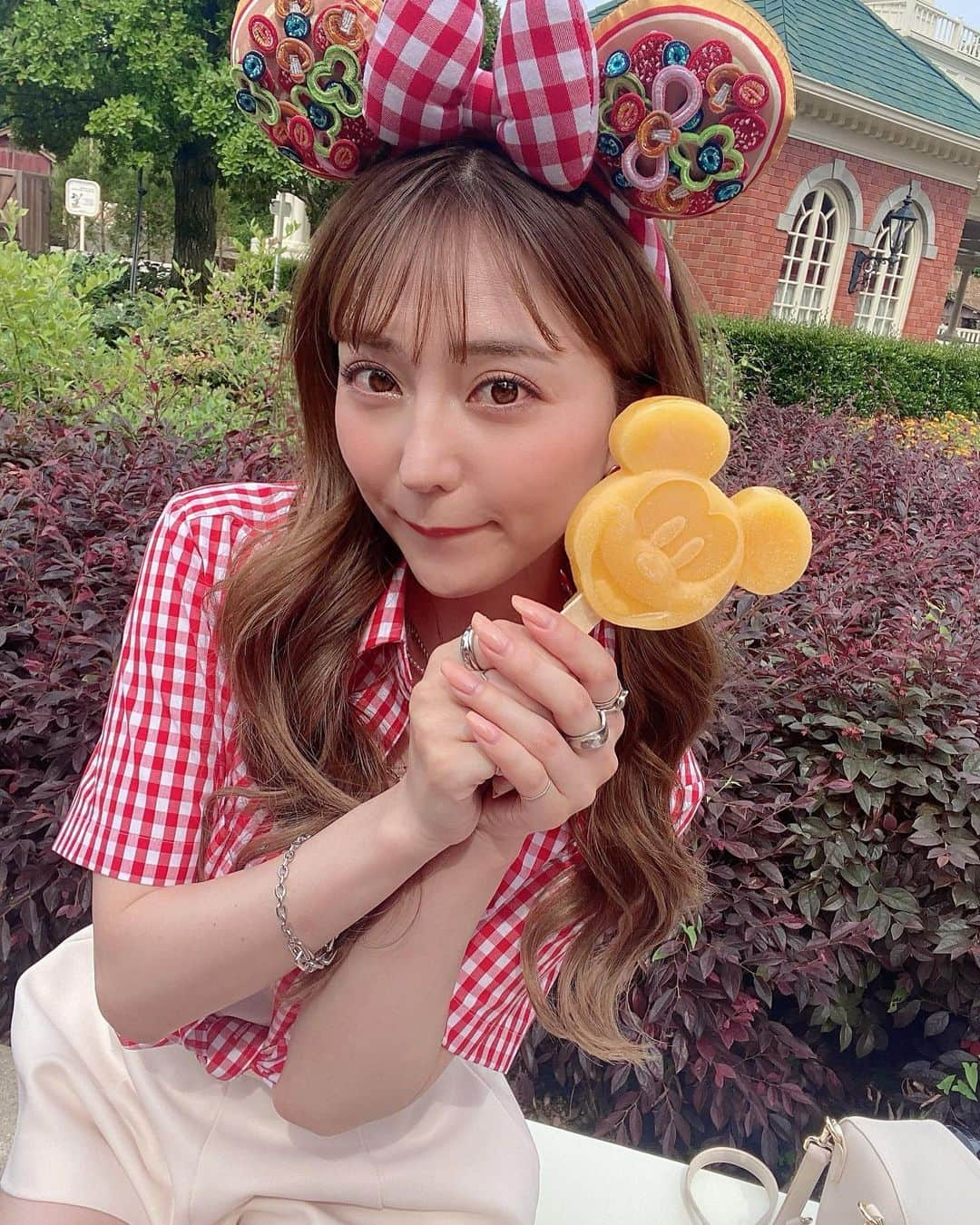 堀尾実咲さんのインスタグラム写真 - (堀尾実咲Instagram)「ミッキーアイスだいすき🧡🐭  ディズニー行ったら基本ずっと食べてるwww でもたくさん歩くからプラマイゼロ*\(^o^)/*  #tokyodisneyland #disneyland #disney #tdl #ディズニーランド #ディズニー #ディズニーカチューシャ #ディズニーグッズ #ピザカチューシャ #ディズニーコーデ #バウンドコーデ」6月23日 17時04分 - misaki.horio