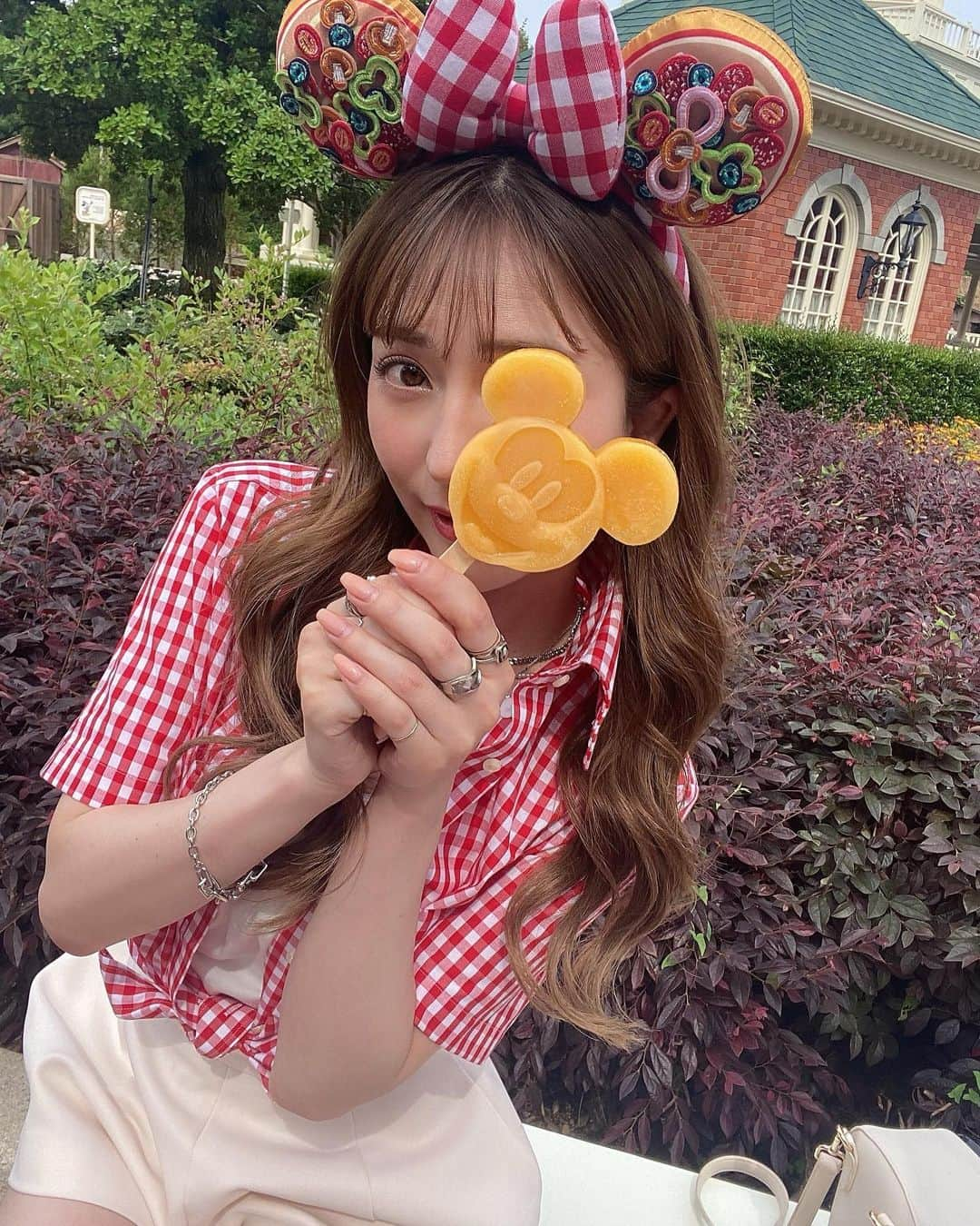 堀尾実咲さんのインスタグラム写真 - (堀尾実咲Instagram)「ミッキーアイスだいすき🧡🐭  ディズニー行ったら基本ずっと食べてるwww でもたくさん歩くからプラマイゼロ*\(^o^)/*  #tokyodisneyland #disneyland #disney #tdl #ディズニーランド #ディズニー #ディズニーカチューシャ #ディズニーグッズ #ピザカチューシャ #ディズニーコーデ #バウンドコーデ」6月23日 17時04分 - misaki.horio