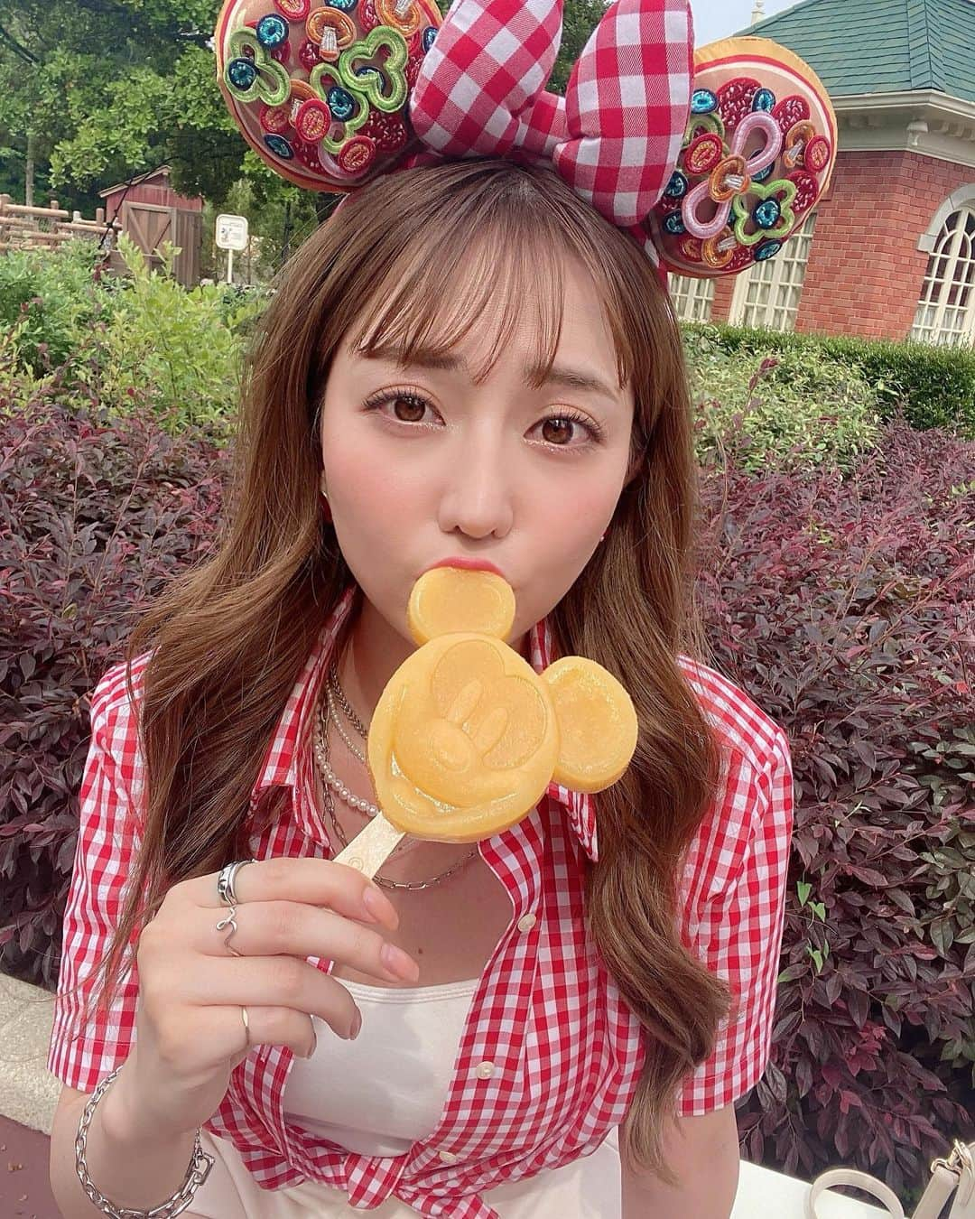 堀尾実咲さんのインスタグラム写真 - (堀尾実咲Instagram)「ミッキーアイスだいすき🧡🐭  ディズニー行ったら基本ずっと食べてるwww でもたくさん歩くからプラマイゼロ*\(^o^)/*  #tokyodisneyland #disneyland #disney #tdl #ディズニーランド #ディズニー #ディズニーカチューシャ #ディズニーグッズ #ピザカチューシャ #ディズニーコーデ #バウンドコーデ」6月23日 17時04分 - misaki.horio