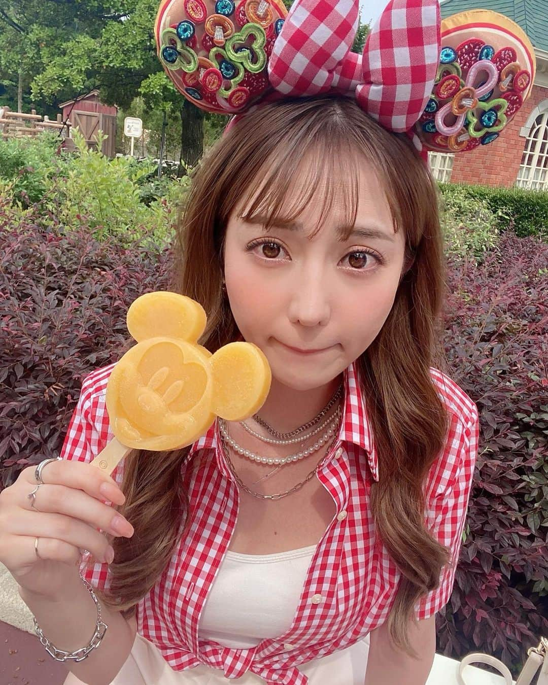 堀尾実咲さんのインスタグラム写真 - (堀尾実咲Instagram)「ミッキーアイスだいすき🧡🐭  ディズニー行ったら基本ずっと食べてるwww でもたくさん歩くからプラマイゼロ*\(^o^)/*  #tokyodisneyland #disneyland #disney #tdl #ディズニーランド #ディズニー #ディズニーカチューシャ #ディズニーグッズ #ピザカチューシャ #ディズニーコーデ #バウンドコーデ」6月23日 17時04分 - misaki.horio