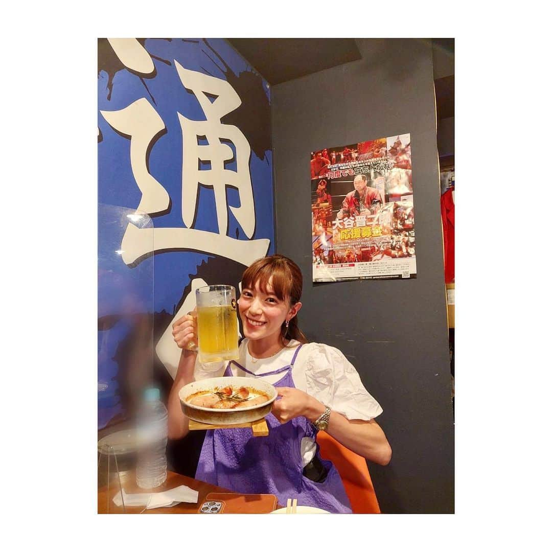 三谷紬さんのインスタグラム写真 - (三谷紬Instagram)「* 新日ちゃんぴおん。が始まって1年半以上が経過し、 初めて！！念願叶って 矢野選手がやってらっしゃる#ebrietas で飲めました🍺 だいぶ飲んでご満悦酔っぱらい失礼します🤣 ジョッキは#ジュニア と#ヘビー の2種類。 私が持っているのはもちろんヘビー！ 顔より大きくて1リットルだそうです😳 ワールドが流れている環境で プロレス談義に花を咲かせながら飲むお酒 最高以外のなにものでもないです🥺❤︎ 2.3枚目のピザが最高に美味しい‼︎ キーマカレー味と食べる辣油味🌶 プロレスファンも、そうじゃない方も、 絶対に楽しめるお店です❤︎ 矢野選手にも会えるって素敵ですよね。 水道橋駅から徒歩3分です🚶‍♀️ . ぴおん。への投票お済みですか? バラバラ大選挙、ぜひ新日ちゃんぴおん。に 清き一票をよろしくお願い致します！ * #お酒#焼酎#緑茶ハイ#エーブリエターズ#ebrietas#矢野通 選手#新日本プロレス#njpw#new#japan#prowrestling#newjapanprowrestling#居酒屋#プロレス居酒屋#水道橋#東京#徒歩3分#徒歩#3分#念願#酔っぱらい#テレビ朝日#アナウンサー#三谷紬」6月23日 20時06分 - mitani_tsumugi