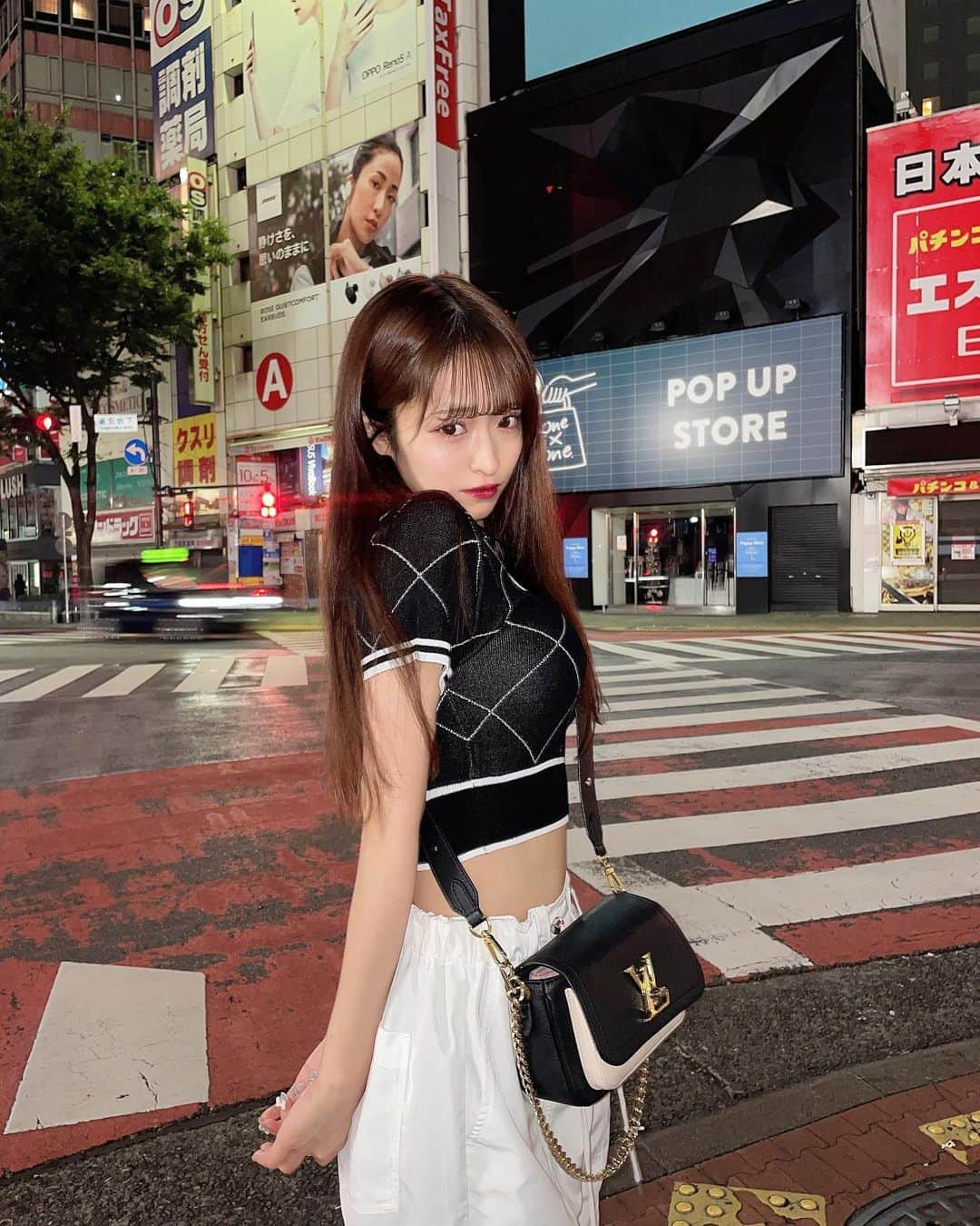 清水里香さんのインスタグラム写真 - (清水里香Instagram)「⁡ ⁡ しぶーや❤️‍🔥 ⁡ ⁡ ⁡ #渋谷 #SHIBUYA ⁡ ⁡ ⁡ ⁡」6月23日 20時41分 - partyyy_chu