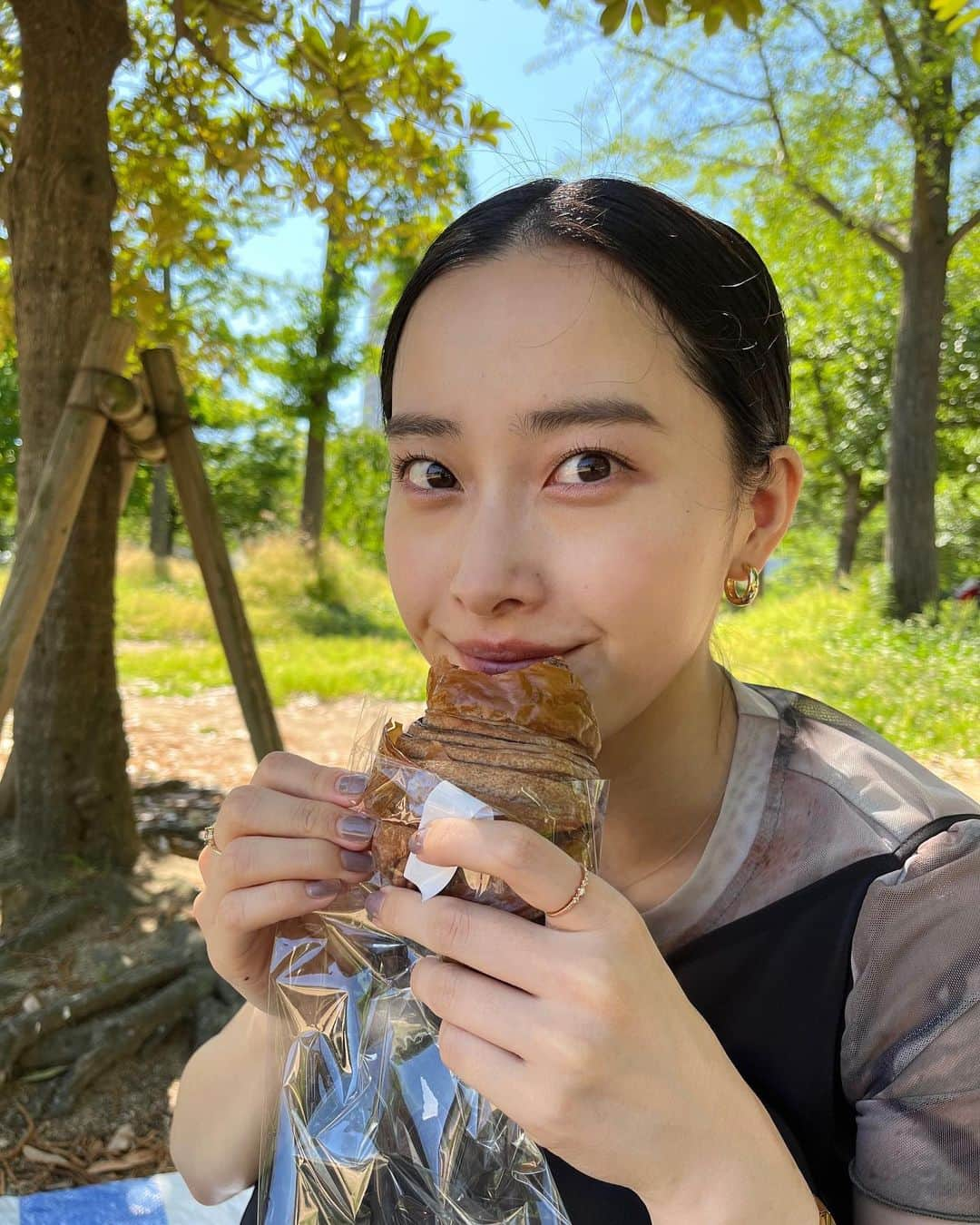 早坂風海さんのインスタグラム写真 - (早坂風海Instagram)「がぶり🤤 ⁡ ⁡ ふと、無性に食べたくなるパンランキング、私的1位はクロワッサンです🥐 軽くて甘くて美味しかった🤍 ⁡ 皆さんの1位は？？👀👀 ⁡ ⁡ ⁡ ⁡ #早坂風海 #カザスタグラム」6月23日 21時06分 - kazami42_official