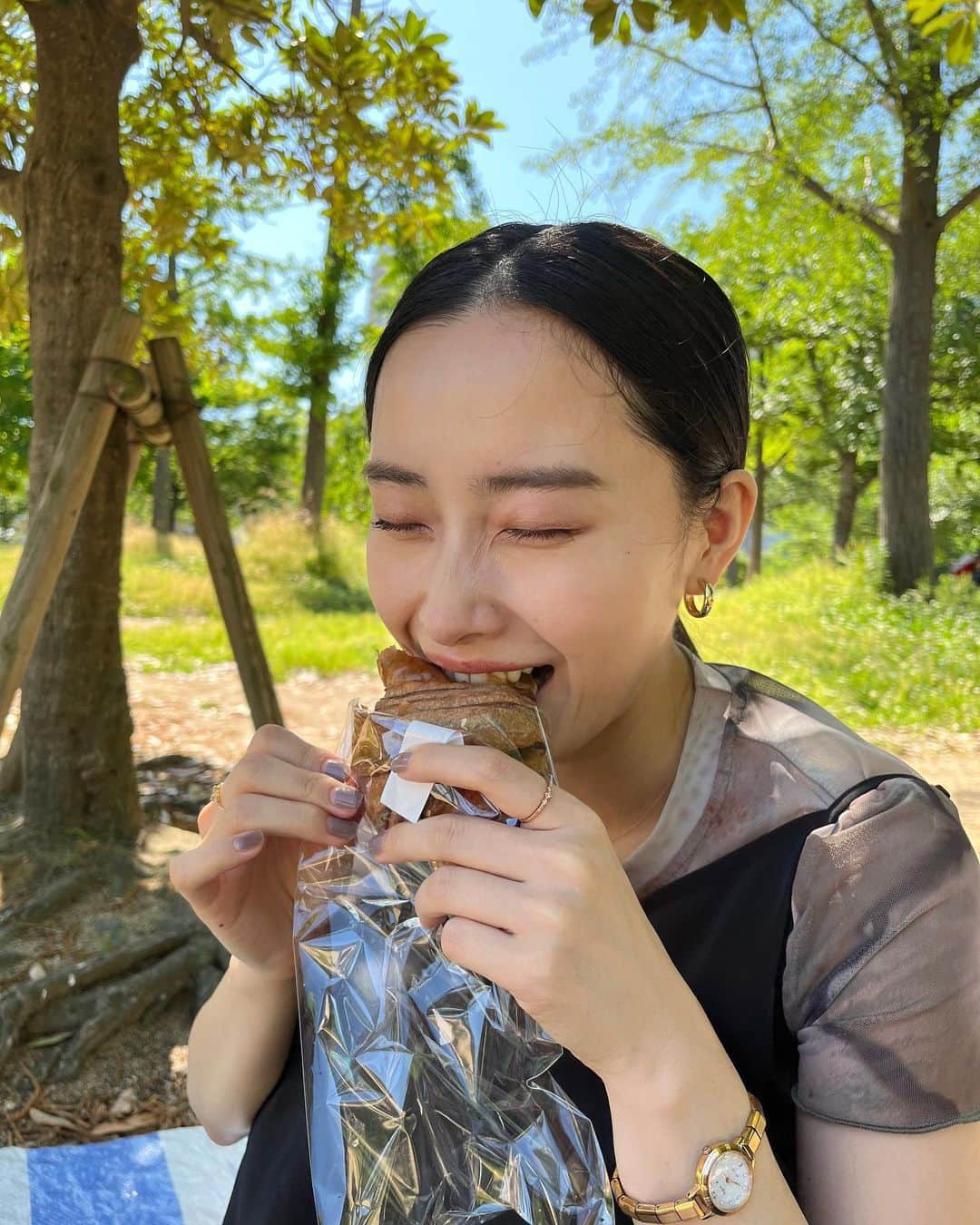 早坂風海さんのインスタグラム写真 - (早坂風海Instagram)「がぶり🤤 ⁡ ⁡ ふと、無性に食べたくなるパンランキング、私的1位はクロワッサンです🥐 軽くて甘くて美味しかった🤍 ⁡ 皆さんの1位は？？👀👀 ⁡ ⁡ ⁡ ⁡ #早坂風海 #カザスタグラム」6月23日 21時06分 - kazami42_official