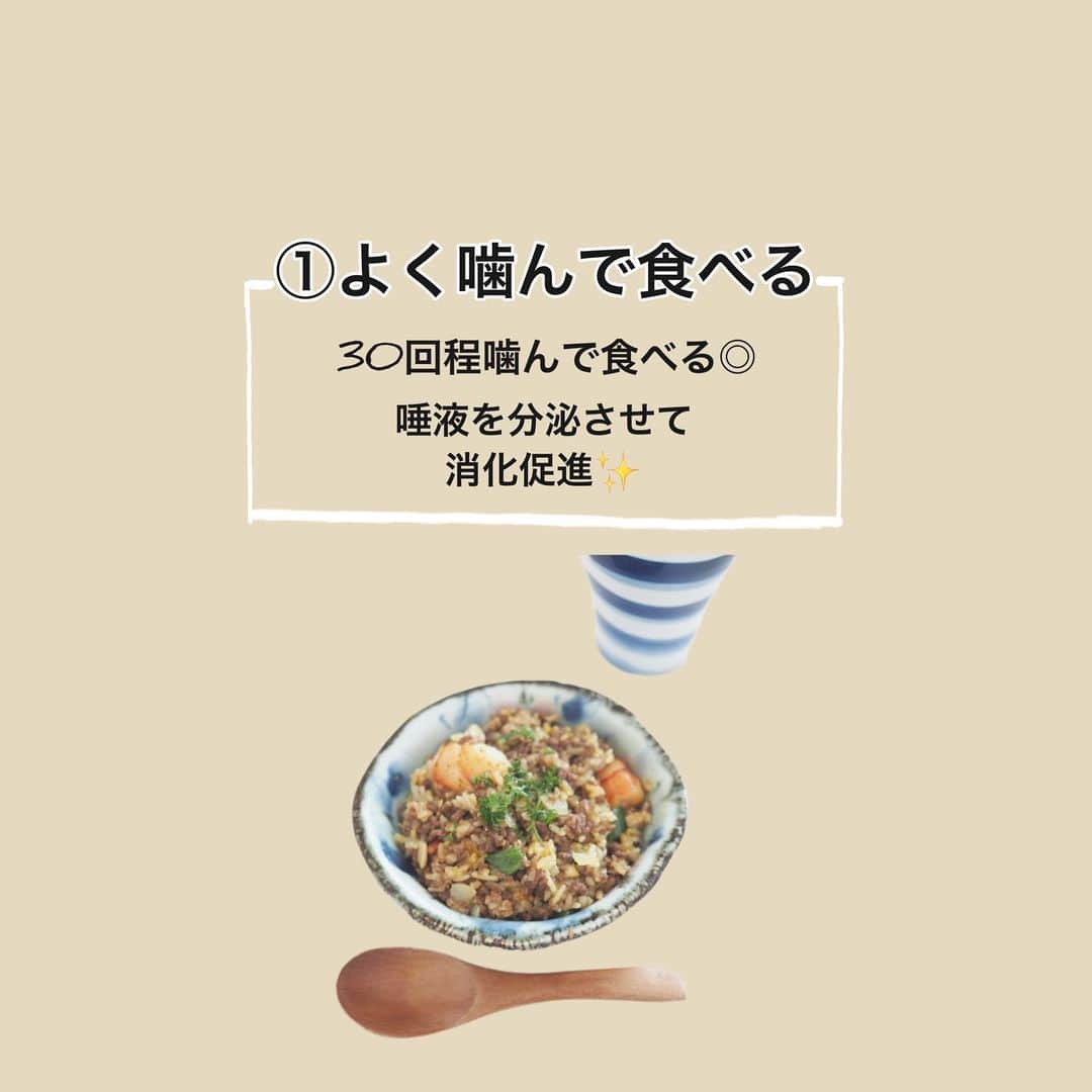 権田裕美さんのインスタグラム写真 - (権田裕美Instagram)「.  膝の上のお肉減らないな〜と 思っていましたが、 写真を見てびっくり😱   このとき改めて意識し直したことは3つだけ♪ ①よく噛んで食べる ②ゆっくり食べる ③お腹が空いてきたら食べる！  どんなに体が喜ぶ食材であっても 適度な空腹を感じていなければ吸収しきれないことを感じました！ 「お腹は空いてないけど、 とりあえず何か口にしたい！」 は手放しました🤣(笑)  まずは基本となる3つを改めることで 体が引き締まっていきました♪ 私の体を引き締めたいときの食事法はまずここから始めています◎ . . . . . . . . . . . . . #ゆみヨガ#痩せたい#痩せたい人と繋がりたい#痩せたいけど食べたい#引き締め#引き締めボディ#ダイエット#ダイエットレシピ#痩せ方#引き締めボディ#筋トレ女子  #ヨガウェア#ヨガインストラクター#くびれ#くびれトレーニング #腹筋女子#腹筋トレーニング#脂肪燃焼#食育#食事記録 #食事管理 #アラサー女子#アラサーダイエット#アラサーママ #男の子母#産後ダイエット#産後#産後ママ#男の子ママ#ママガール#サカママ」6月23日 21時45分 - yumigonda