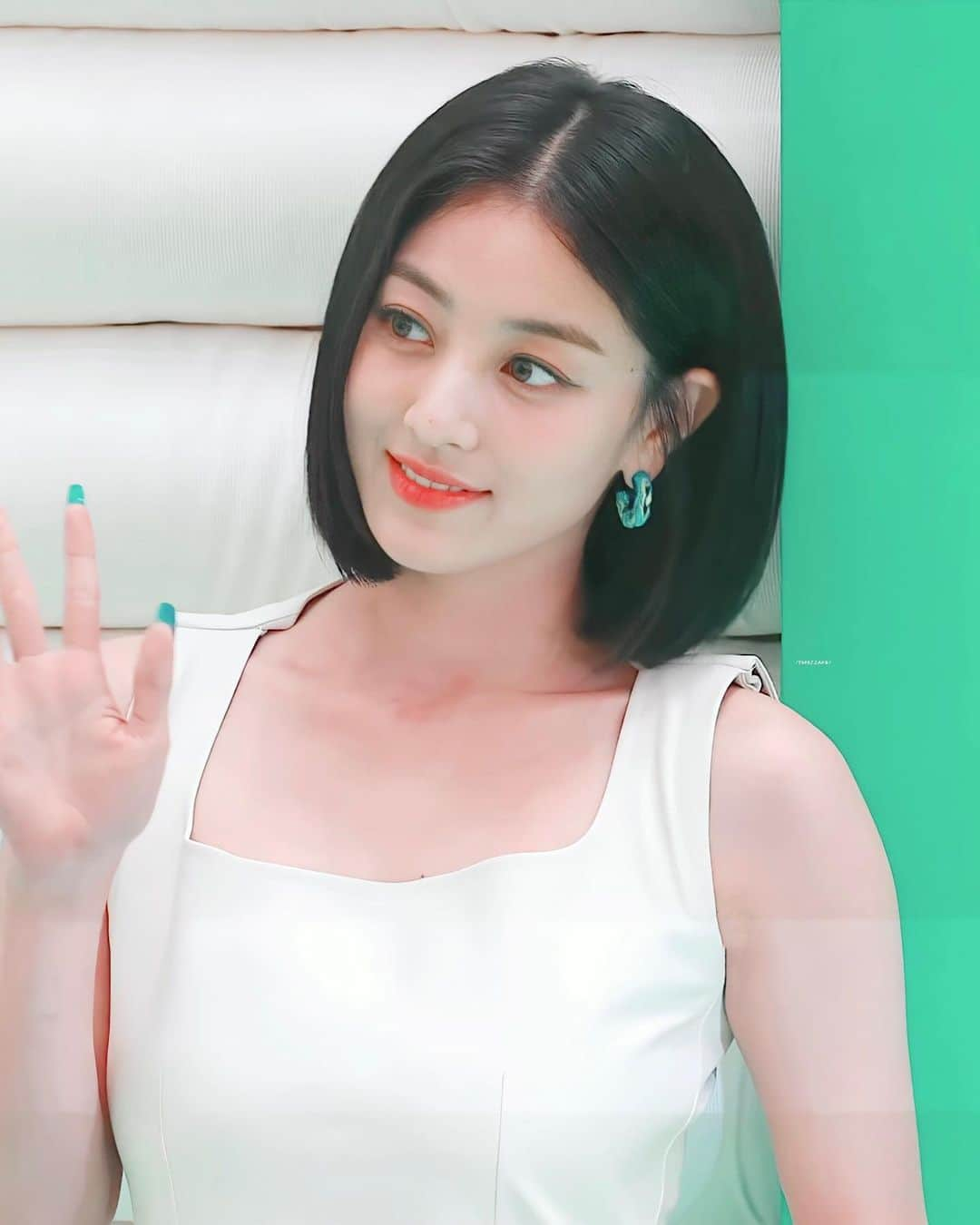 ジヒョさんのインスタグラム写真 - (ジヒョInstagram)「♡ jihyo attending events of luxury brands i know that‘s right 🤭🤭⠀ — 220623 › © Jiang0607u」6月23日 22時36分 - jypjihyo