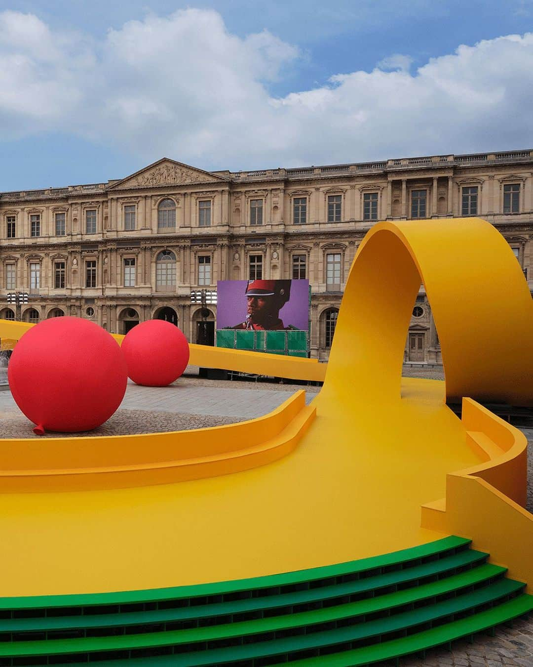 ルイ・ヴィトンさんのインスタグラム写真 - (ルイ・ヴィトンInstagram)「#LVMenSS23 Magnified playground. Within the Cour Carrée of the Louvre, the #LouisVuitton Men’s Studio imagines a giant toy racetrack as a yellow brick road for the imagination. Watch the fashion show live on June 23rd at 2:30 pm (CEST) on Instagram or at louisvuitton.com」6月23日 22時46分 - louisvuitton