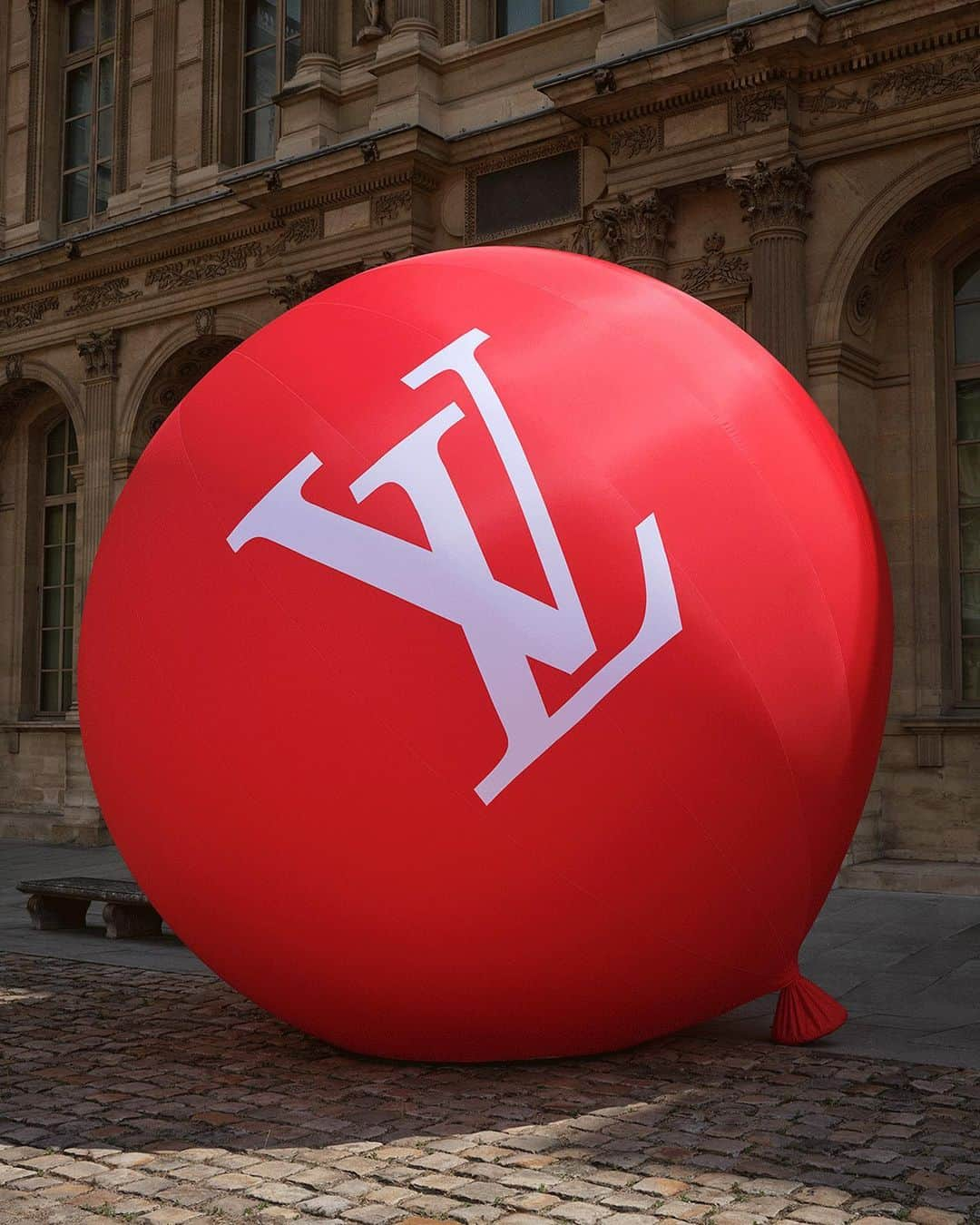 ルイ・ヴィトンさんのインスタグラム写真 - (ルイ・ヴィトンInstagram)「#LVMenSS23 Magnified playground. Within the Cour Carrée of the Louvre, the #LouisVuitton Men’s Studio imagines a giant toy racetrack as a yellow brick road for the imagination. Watch the fashion show live on June 23rd at 2:30 pm (CEST) on Instagram or at louisvuitton.com」6月23日 22時46分 - louisvuitton