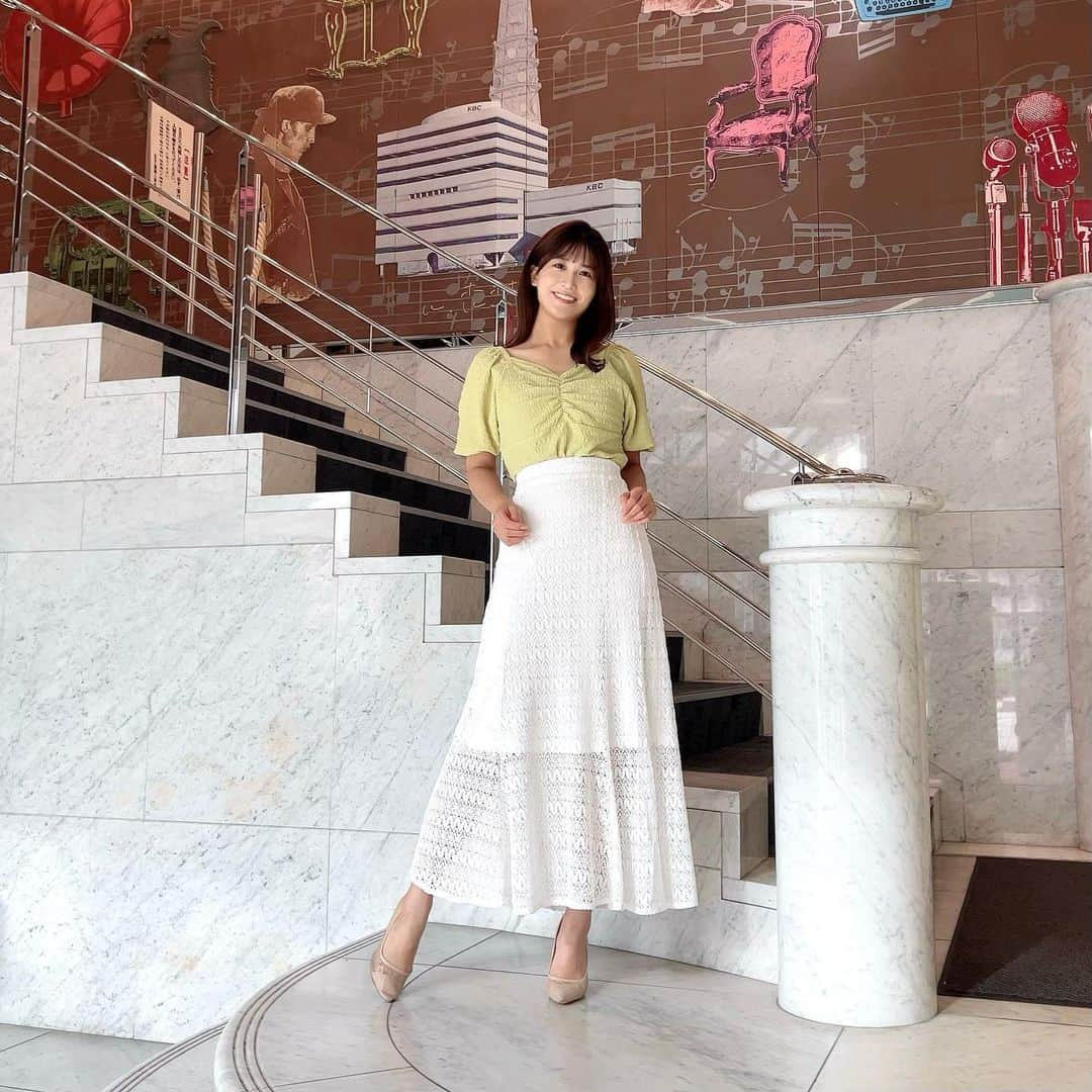 松下由依さんのインスタグラム写真 - (松下由依Instagram)「👗時差投稿🙇‍♀️  アサデス衣装･:*+.  ＊ブラウス @retrogirl_official   ＊スカート @retrogirl_official   三森軍師の活躍👏🏻 レフト、センター、ライトと 3方向への打ち分け素晴らしかったです！！！ さすが軍師！！！！！  #アサデス #衣装 #アナウンサー #fashion  #ファッション #夏 #コーデ」6月24日 8時05分 - matsushita_yui_kbc