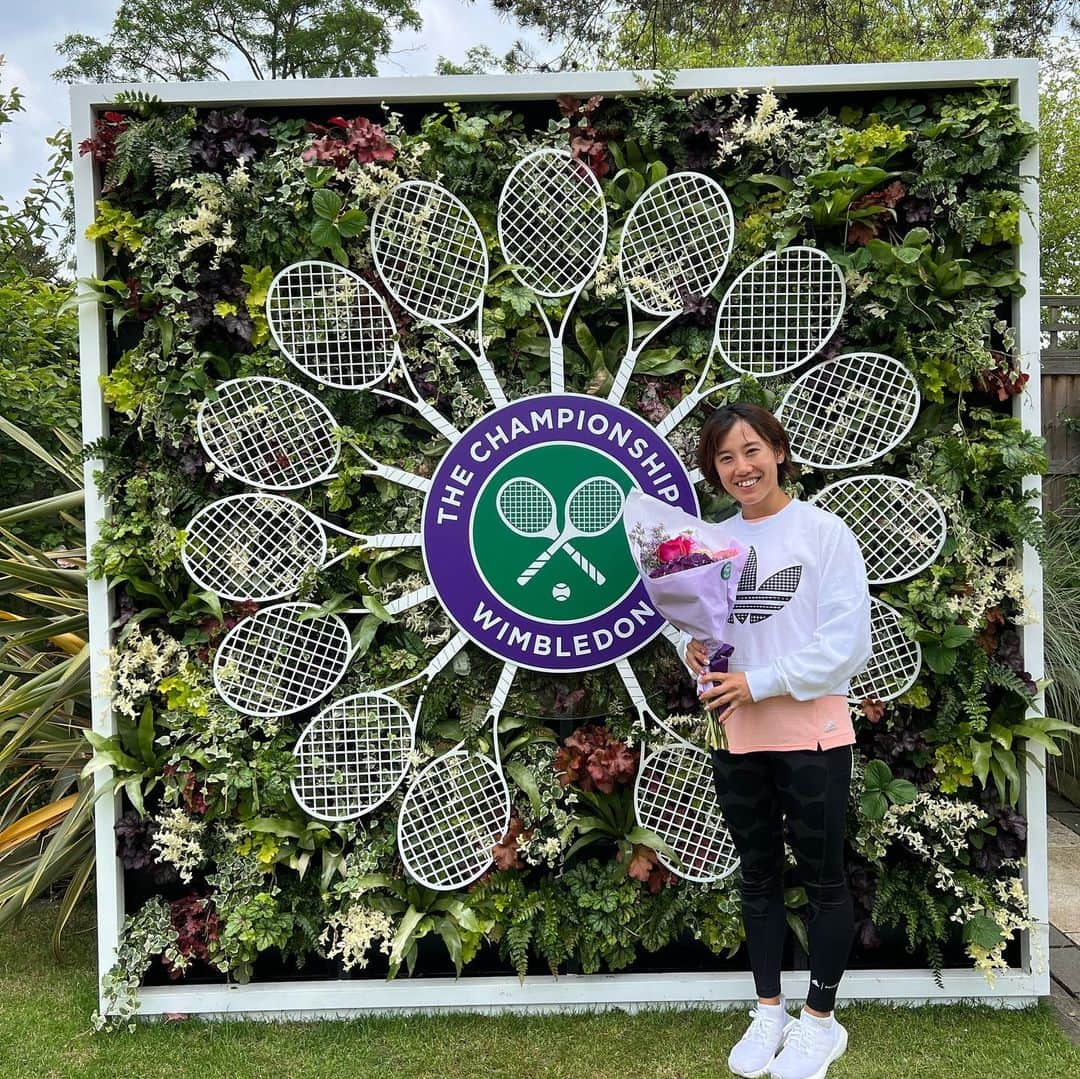 加藤未唯さんのインスタグラム写真 - (加藤未唯Instagram)「Thank you for the gift @wimbledon 💜💚💜 お花って貰うと嬉しいね💐.°♡ #Wimbledon #sw19 #ウィンブルドン #テニス #2022」6月24日 16時10分 - miyukato1121