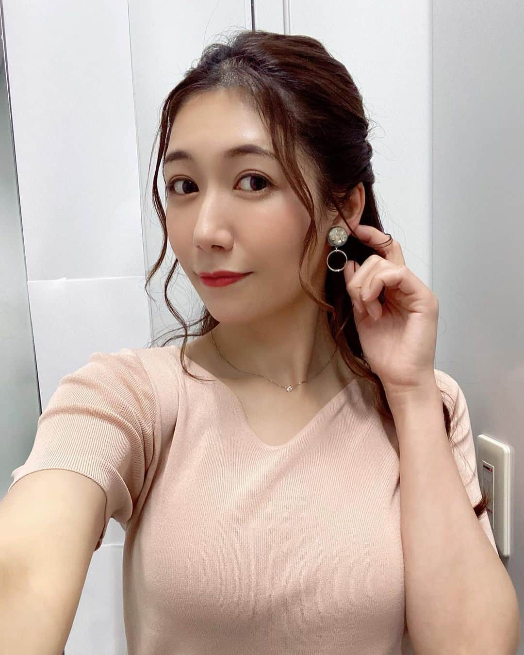 穂川果音さんのインスタグラム写真 - (穂川果音Instagram)「hairstyle  ハーフアップです😊  earring→ @e_l.byloretta」6月24日 16時15分 - hokawakanonn